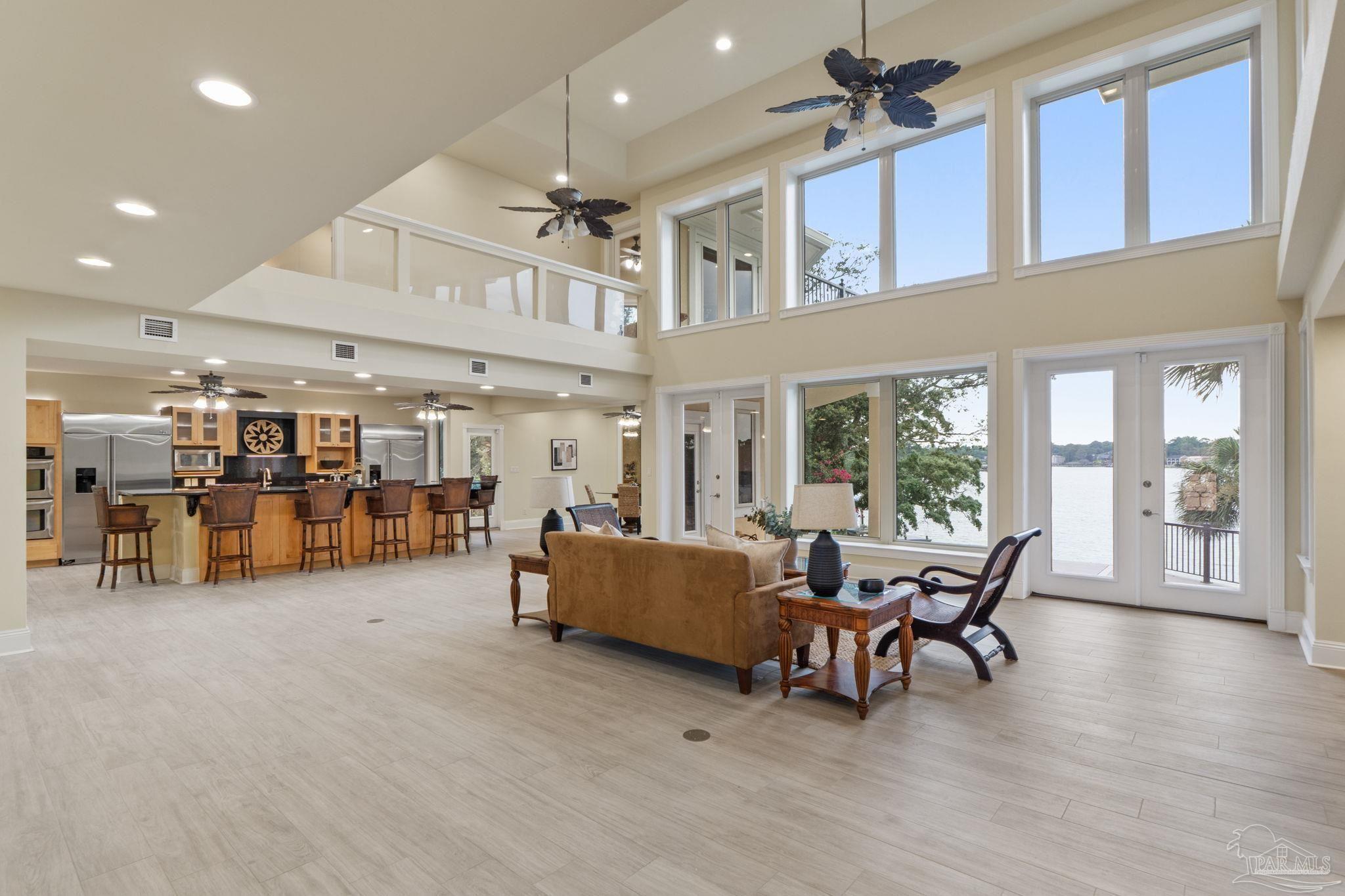 2319 Bayou Blvd