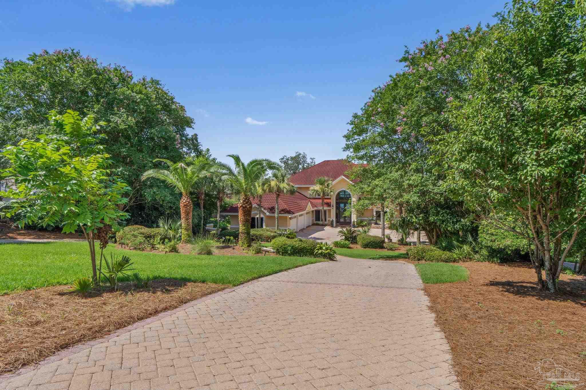 2319 Bayou Blvd