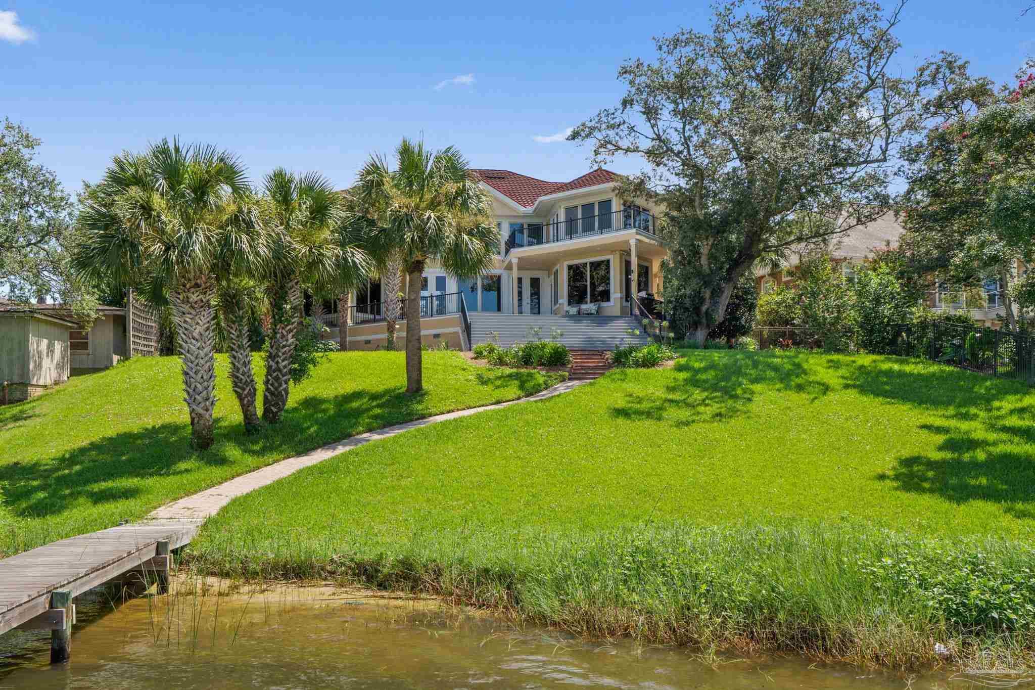 2319 Bayou Blvd