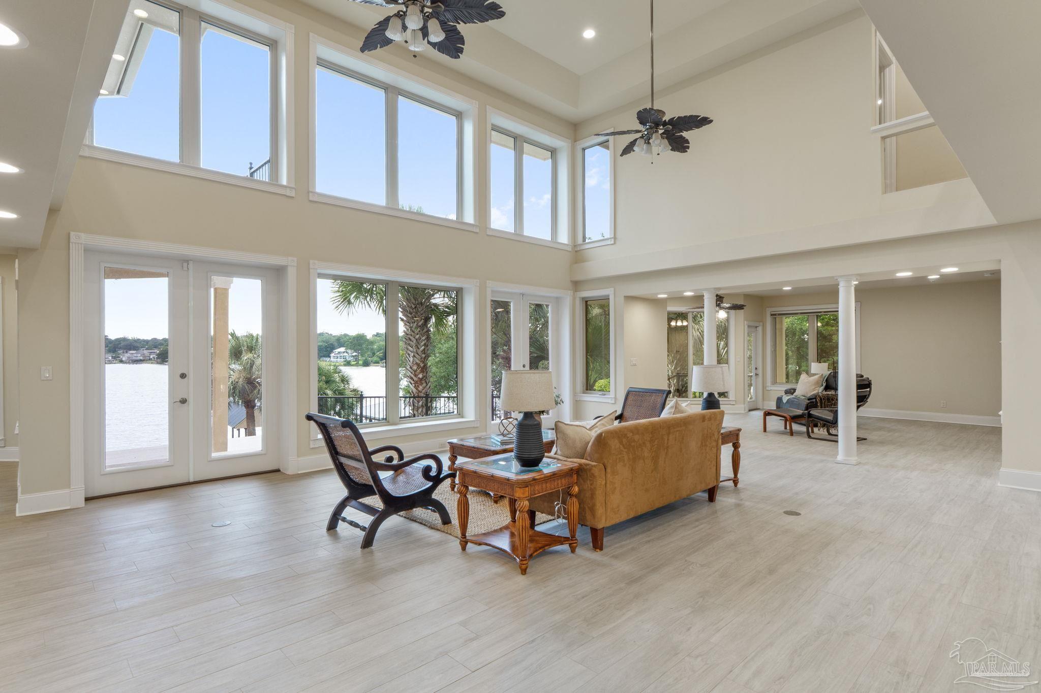 2319 Bayou Blvd