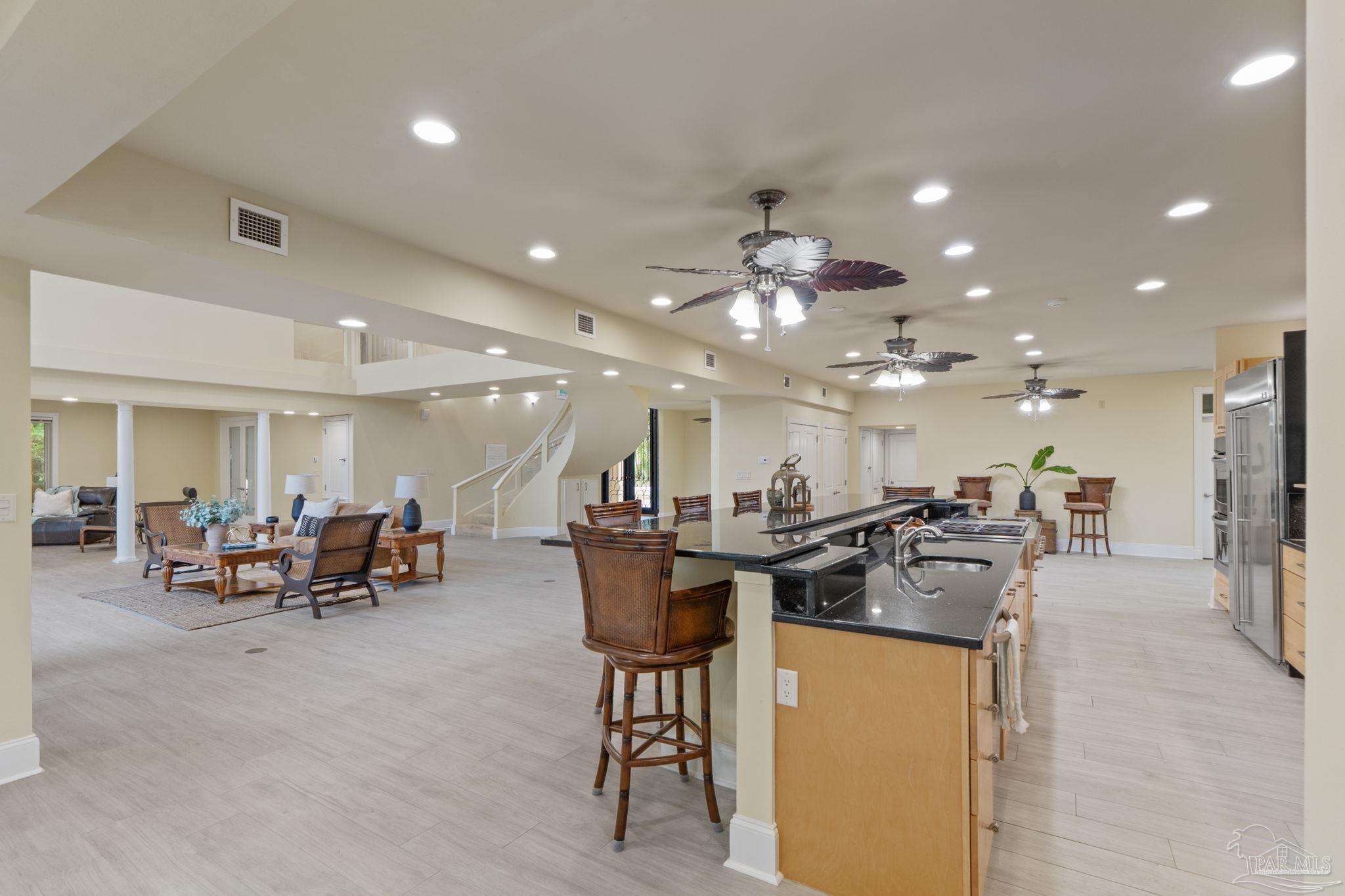 2319 Bayou Blvd