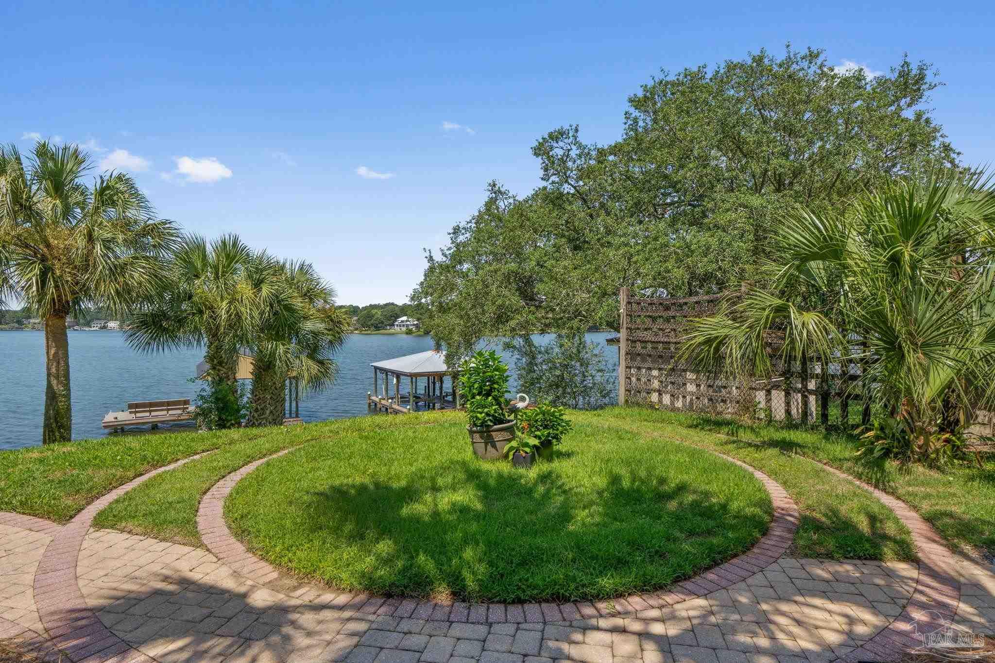 2319 Bayou Blvd