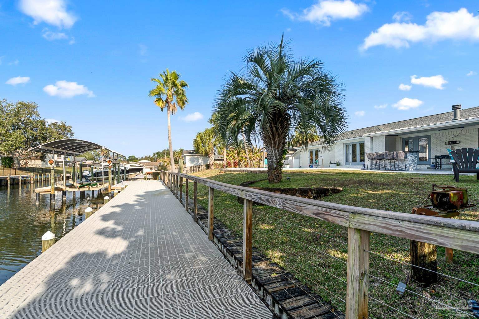 961 Aquamarine Dr