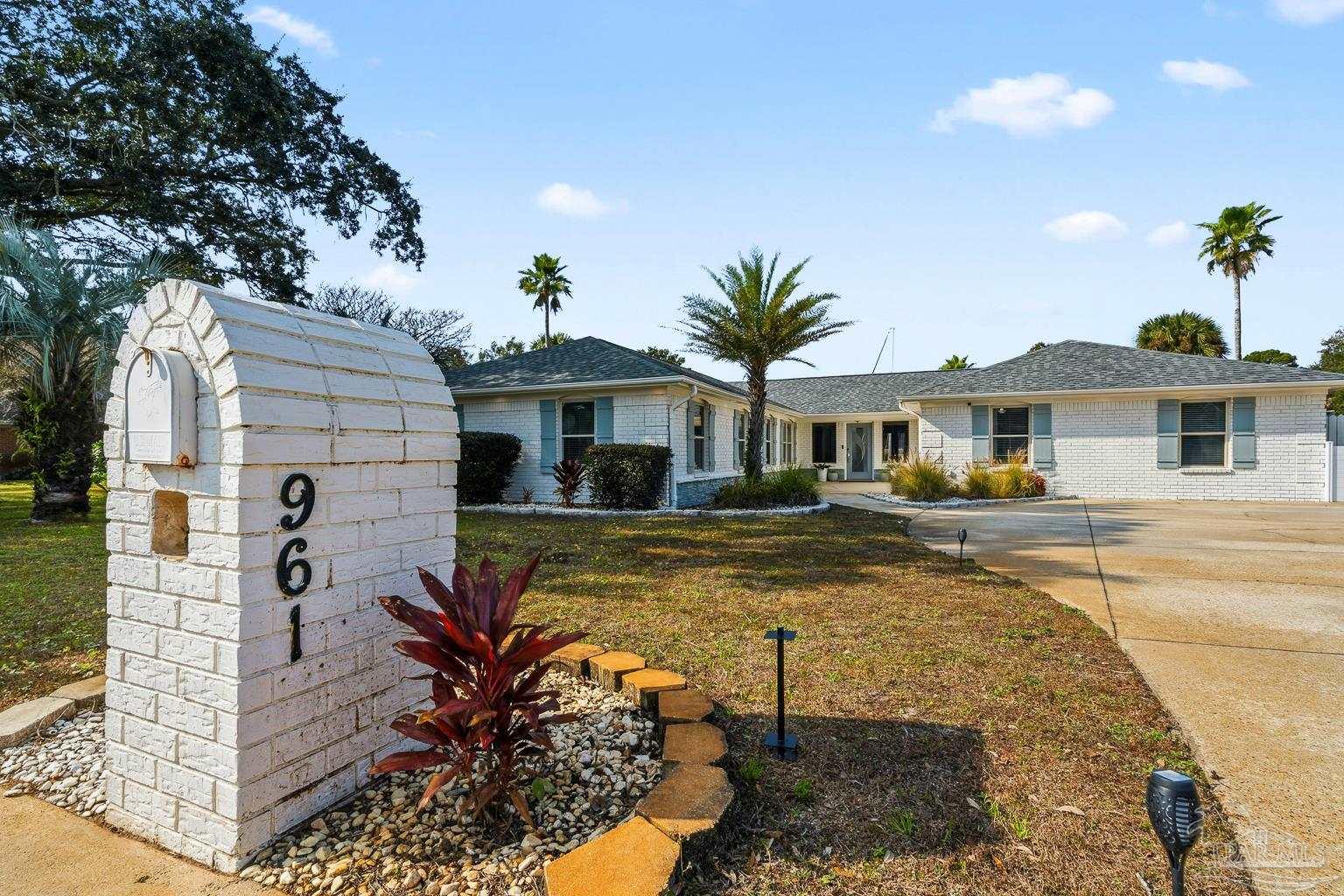 961 Aquamarine Dr
