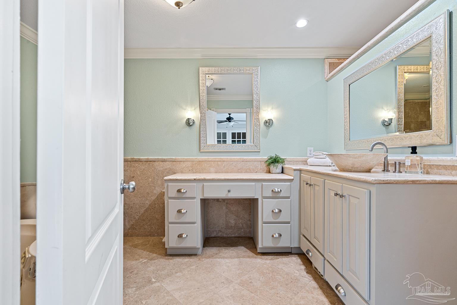 961 Aquamarine Dr