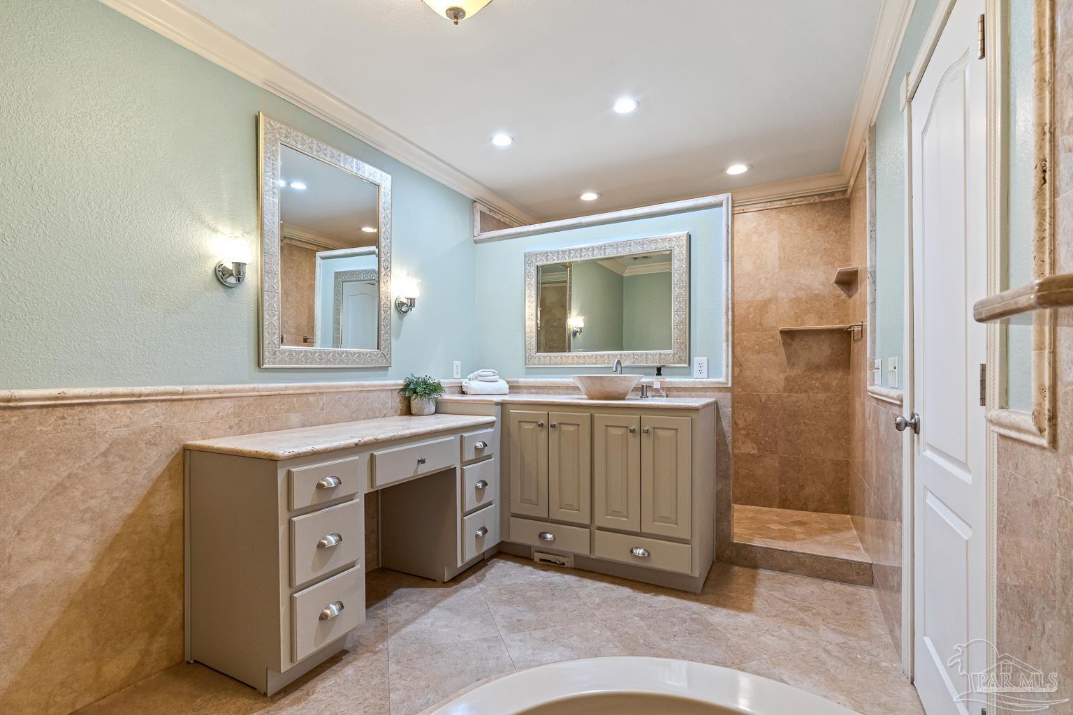961 Aquamarine Dr