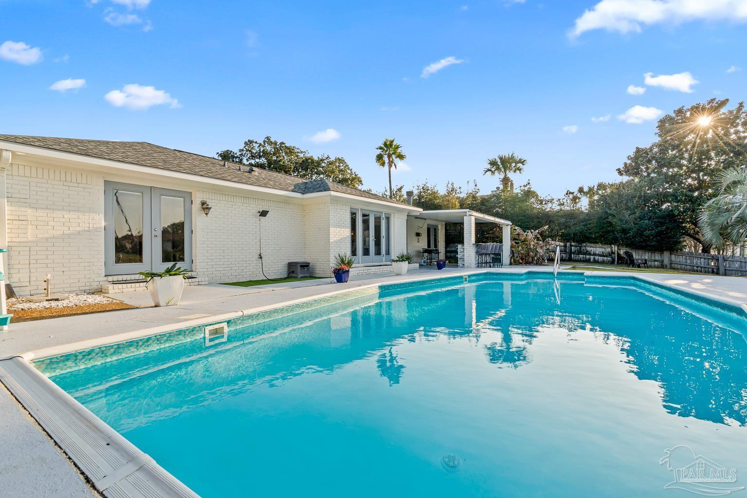 961 Aquamarine Dr