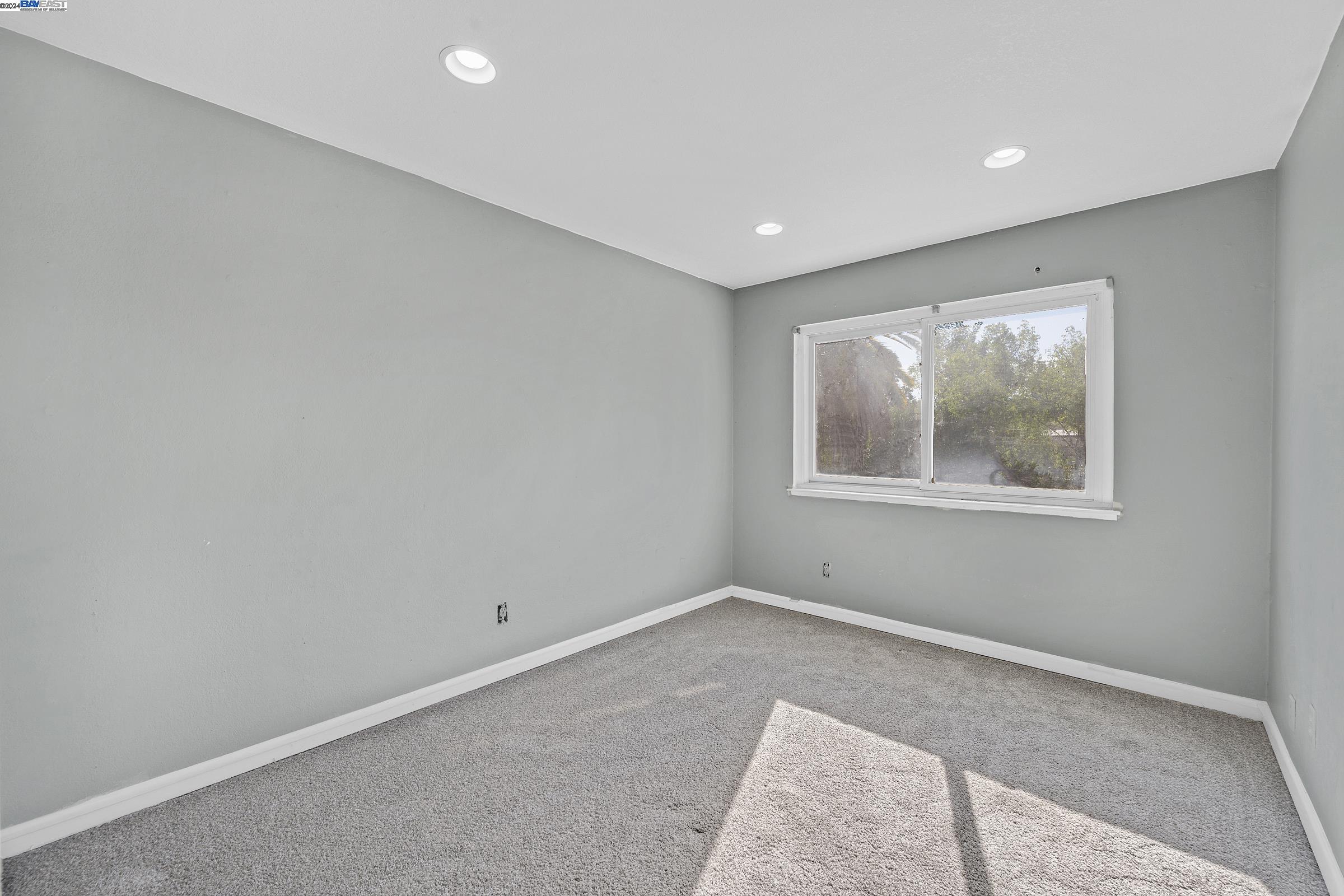 5407 Evelyn Way