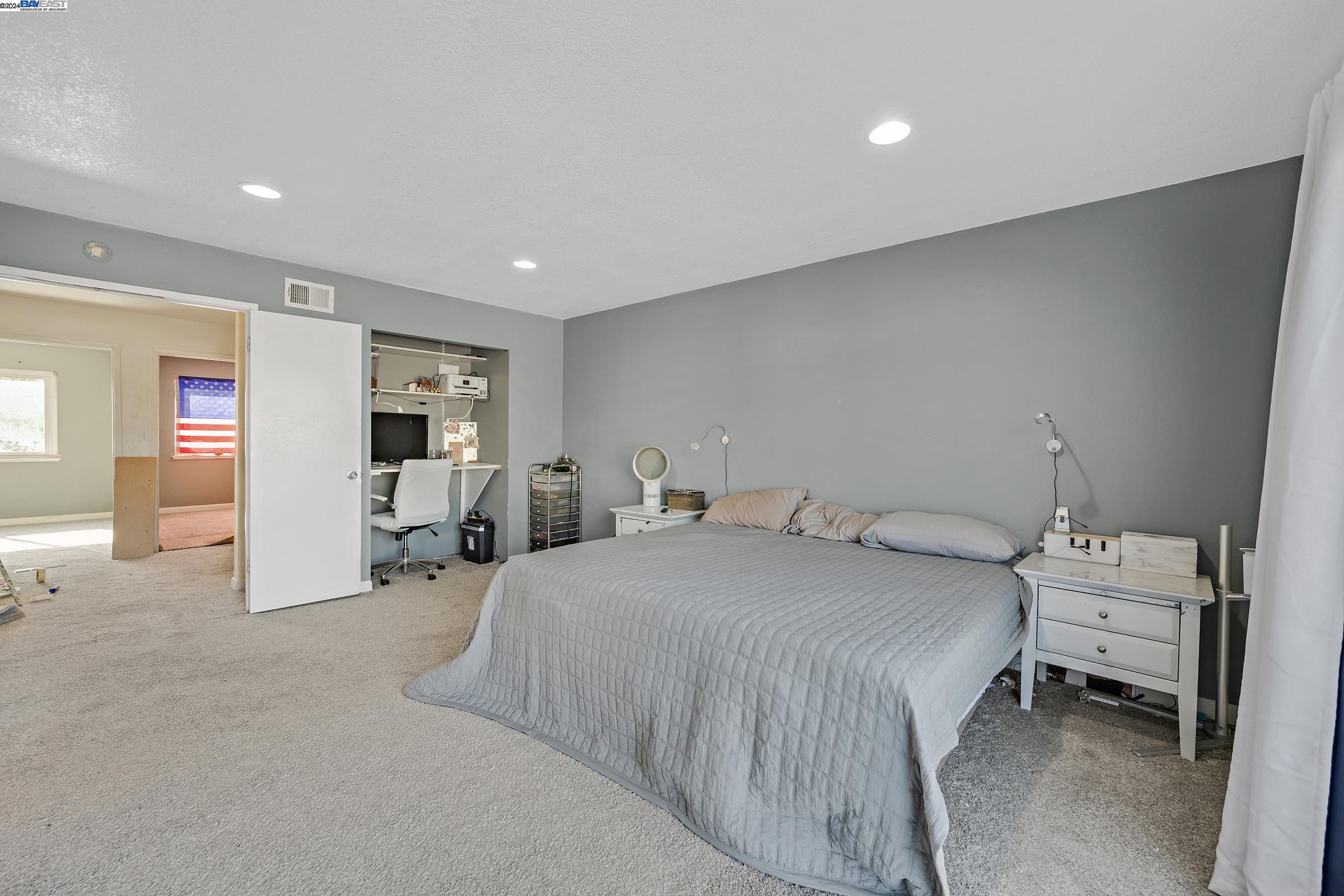 5407 Evelyn Way
