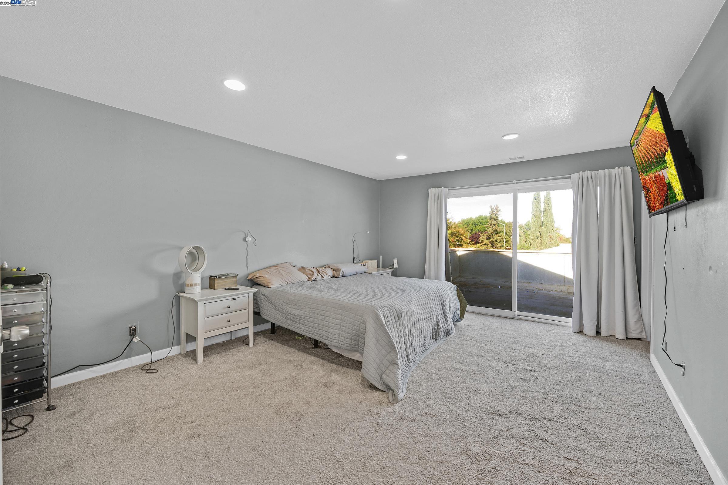 5407 Evelyn Way