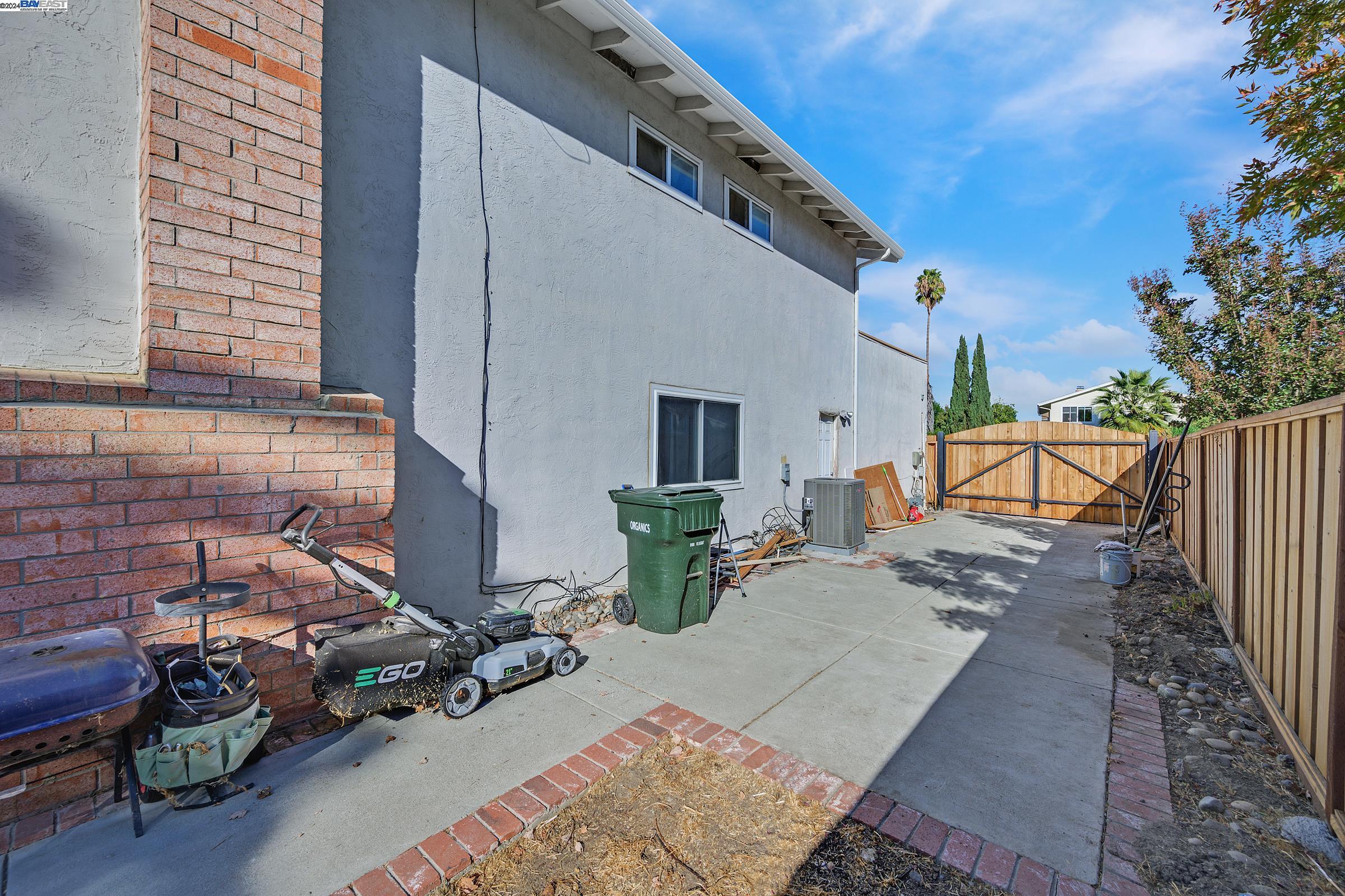 5407 Evelyn Way