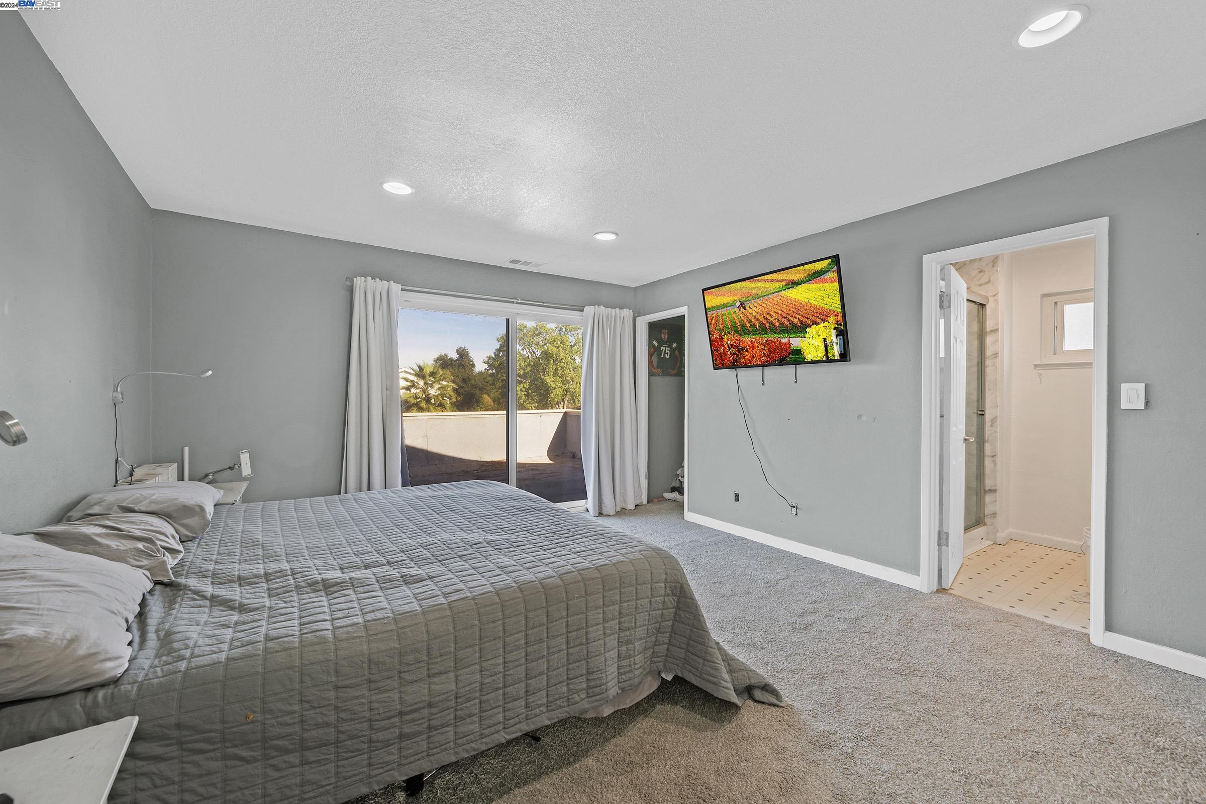5407 Evelyn Way