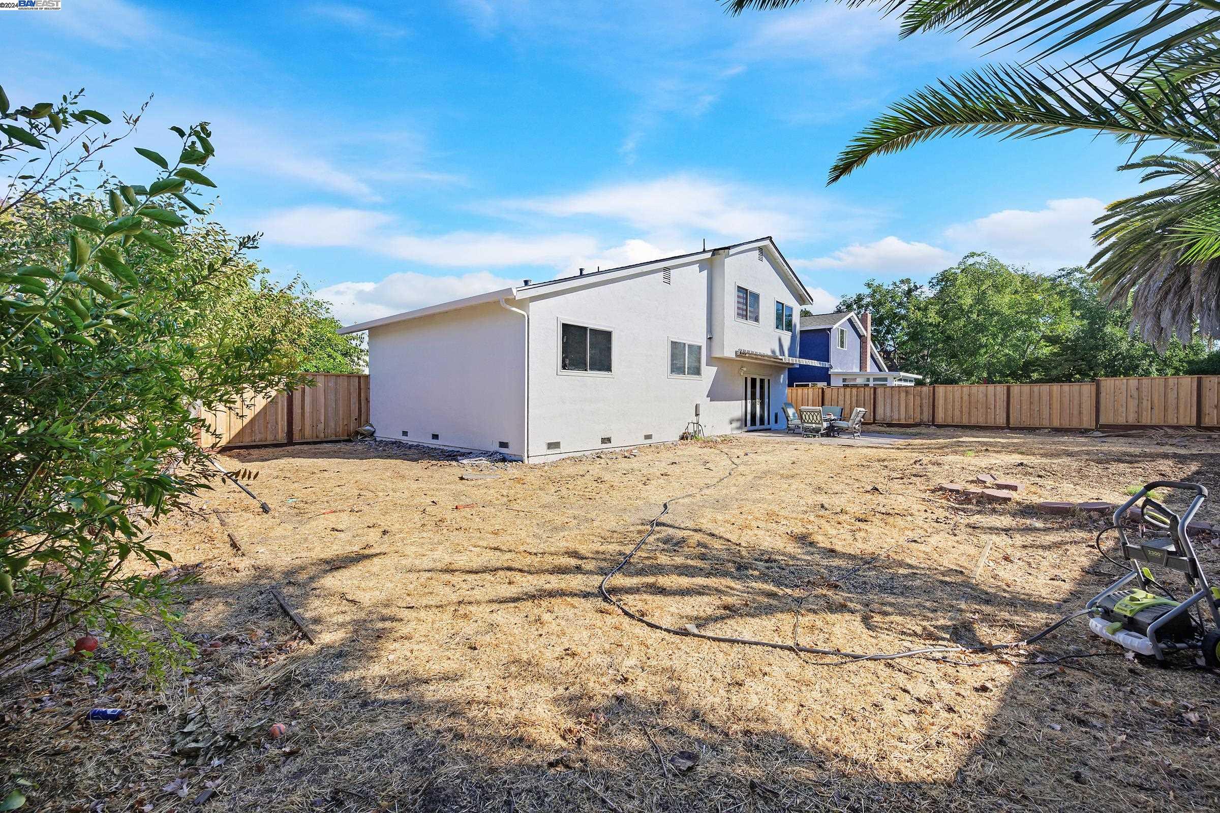 5407 Evelyn Way
