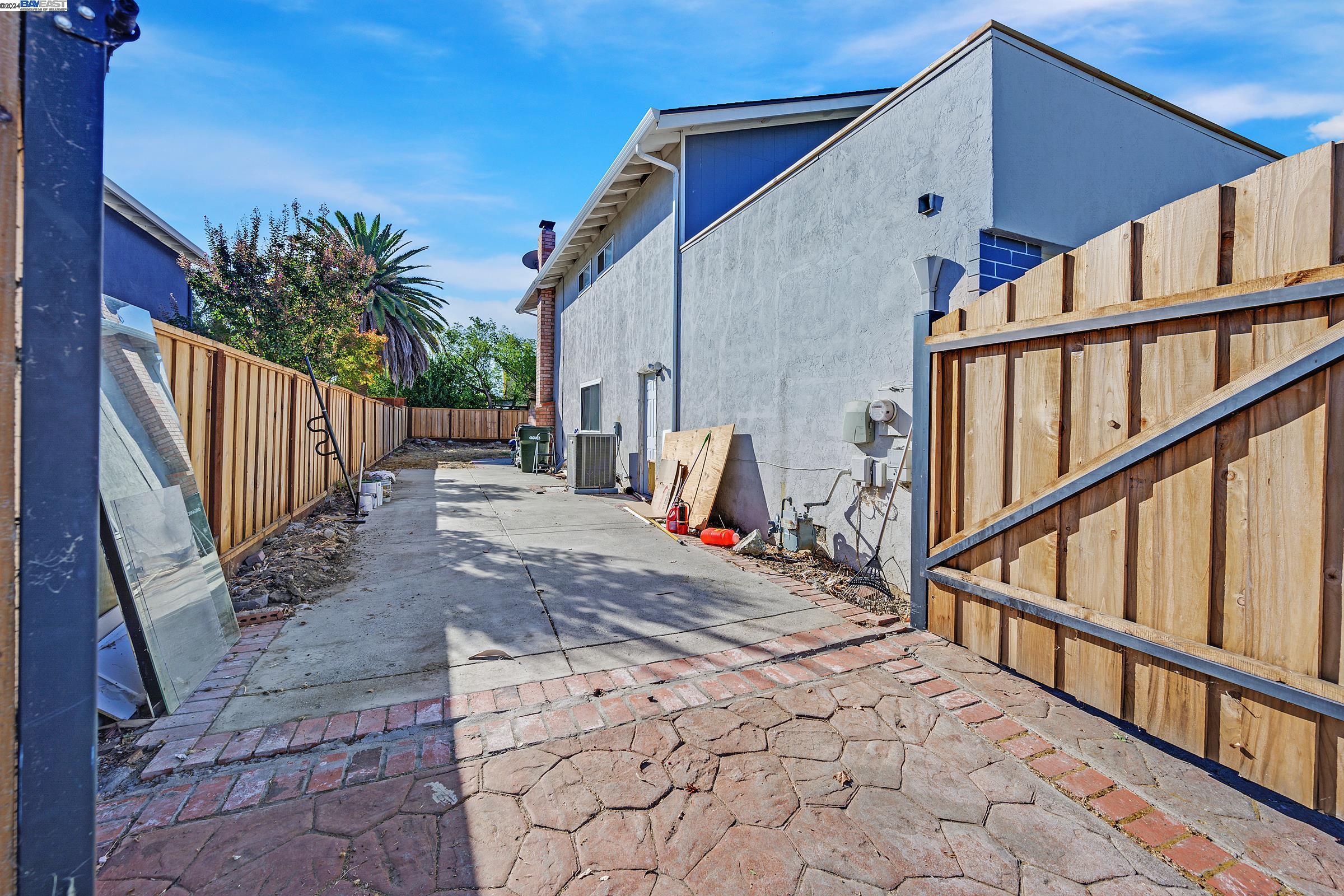 5407 Evelyn Way
