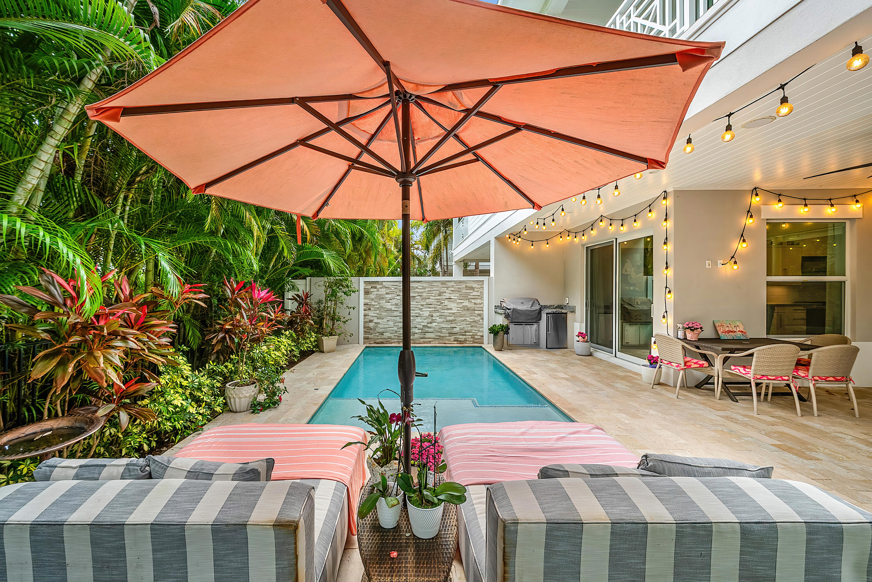 436 NE Wavecrest Way