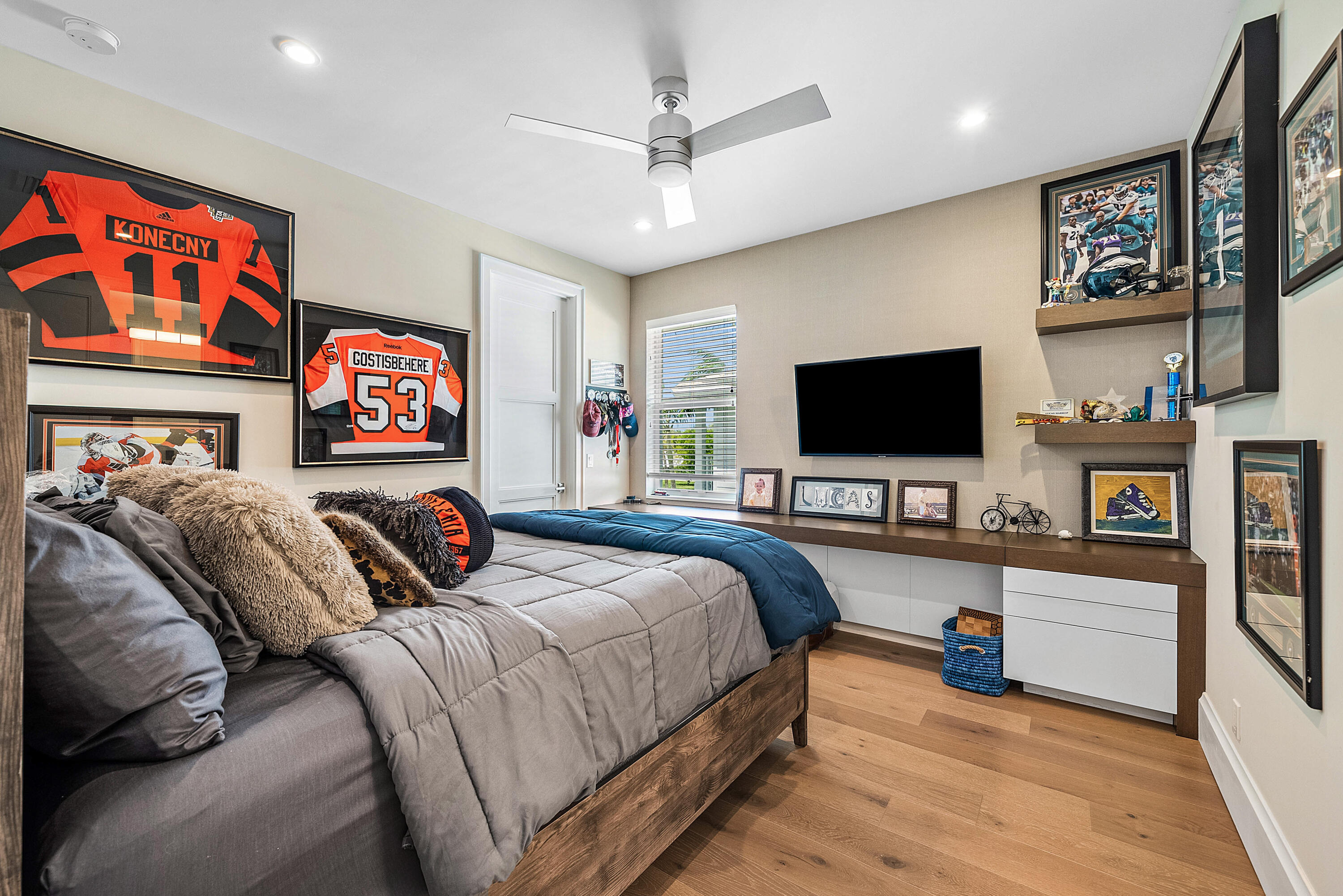 436 NE Wavecrest Way