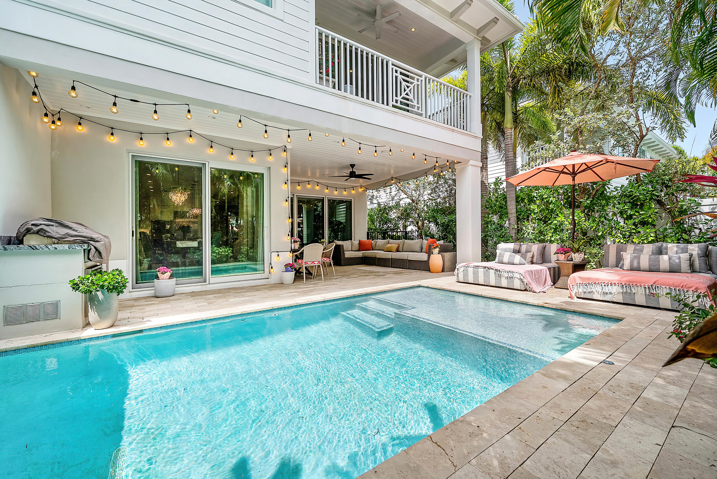 436 NE Wavecrest Way