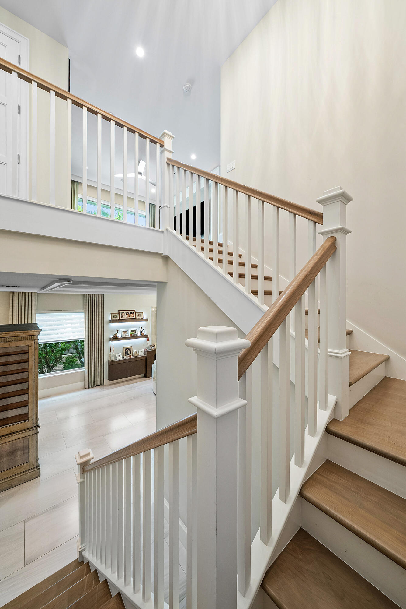 436 NE Wavecrest Way