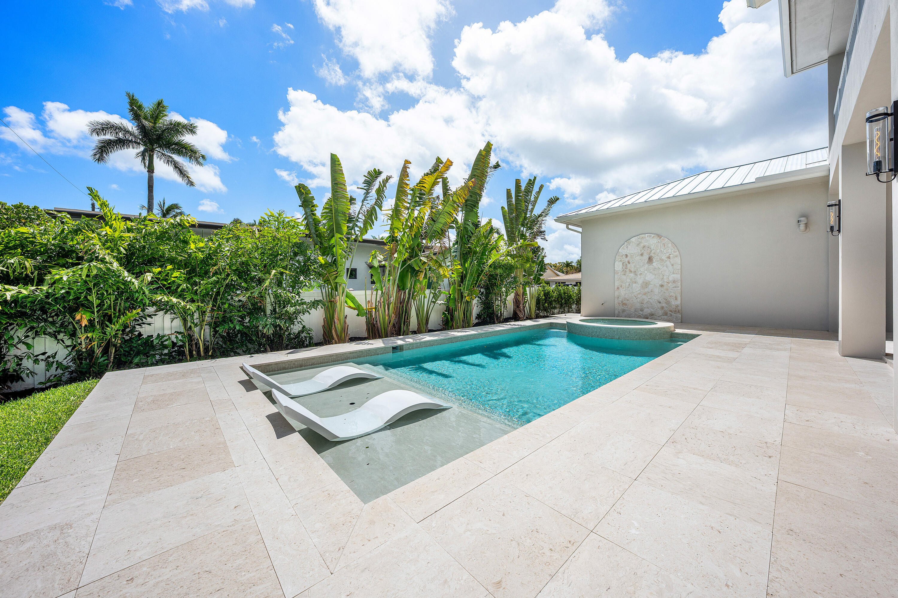 1701 N Swinton Avenue