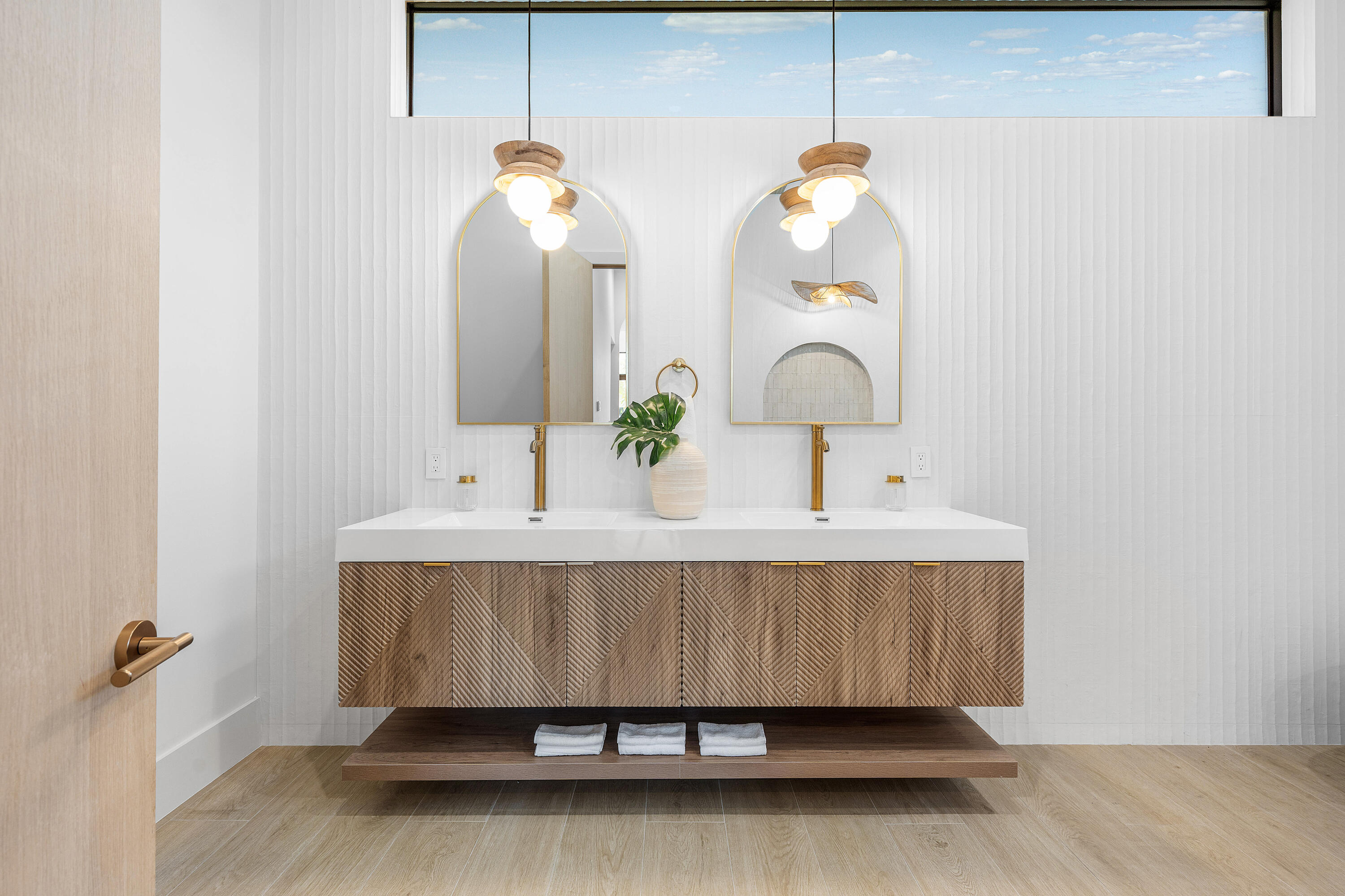 1701 N Swinton Avenue