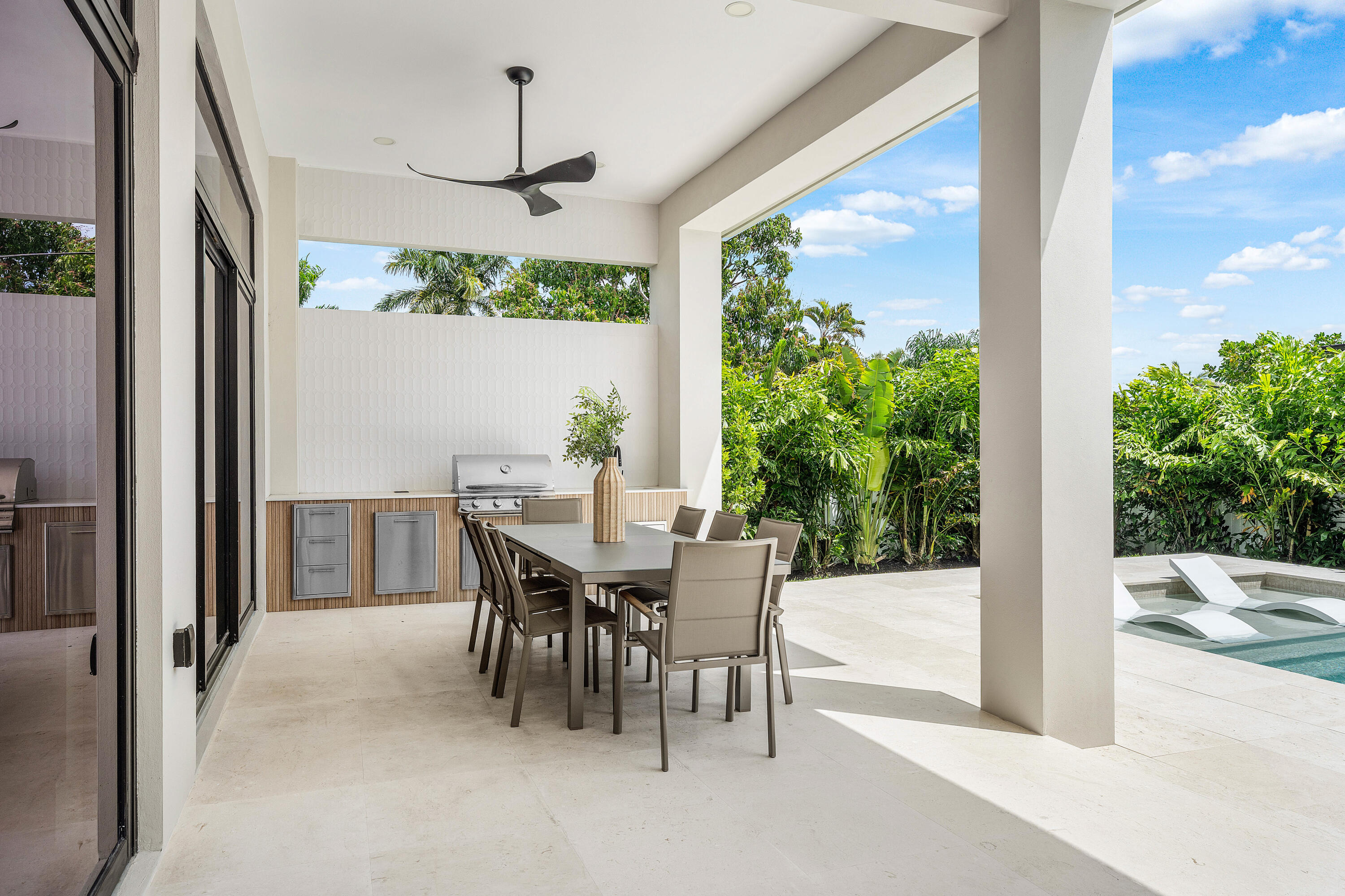 1701 N Swinton Avenue