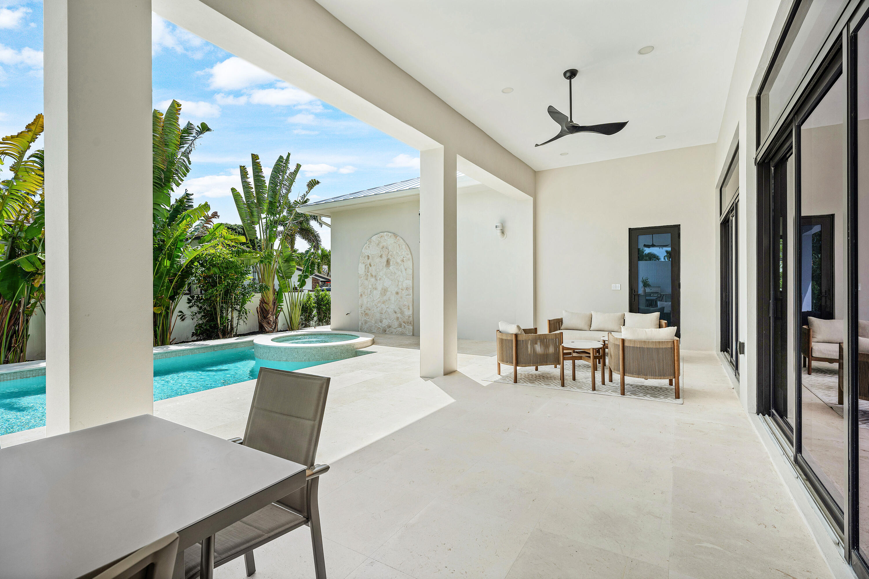 1701 N Swinton Avenue