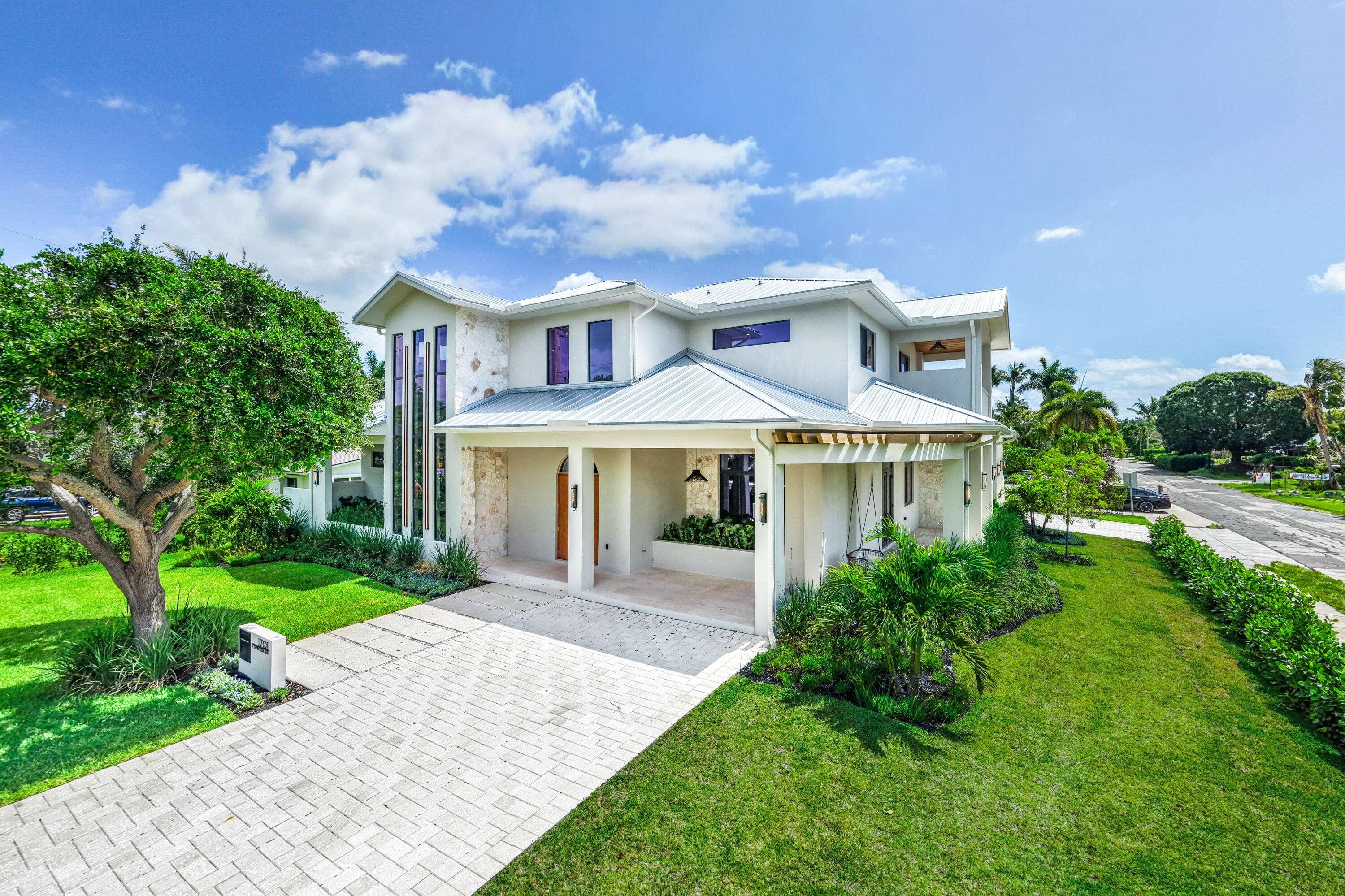 1701 N Swinton Avenue