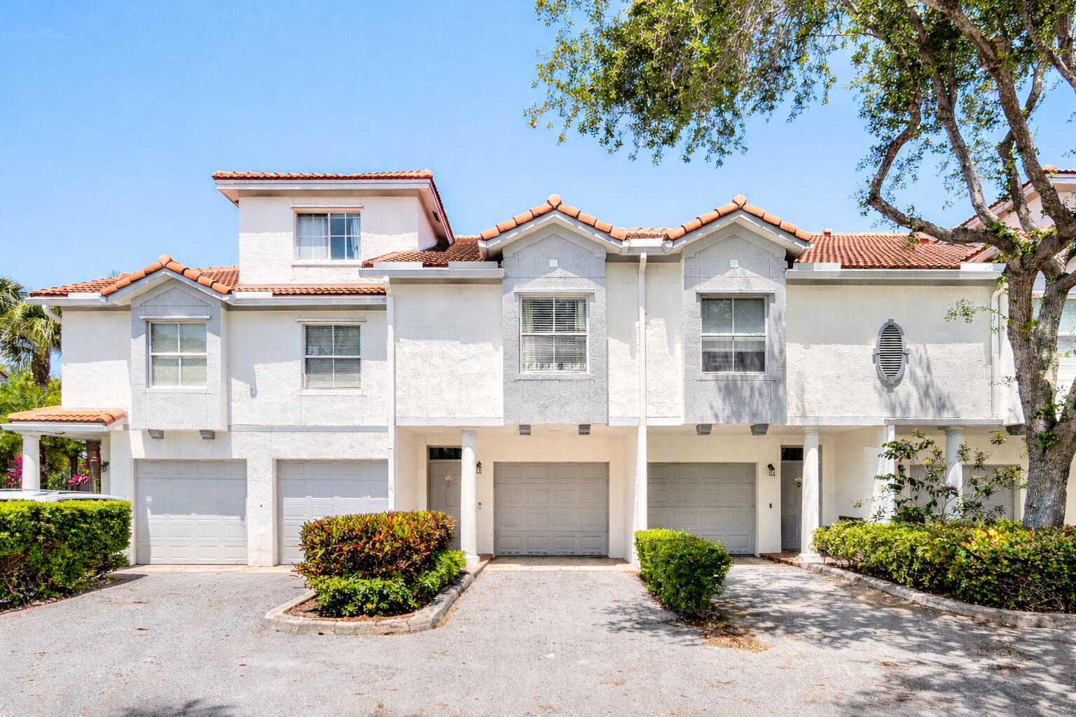 2052 Alta Meadows Lane