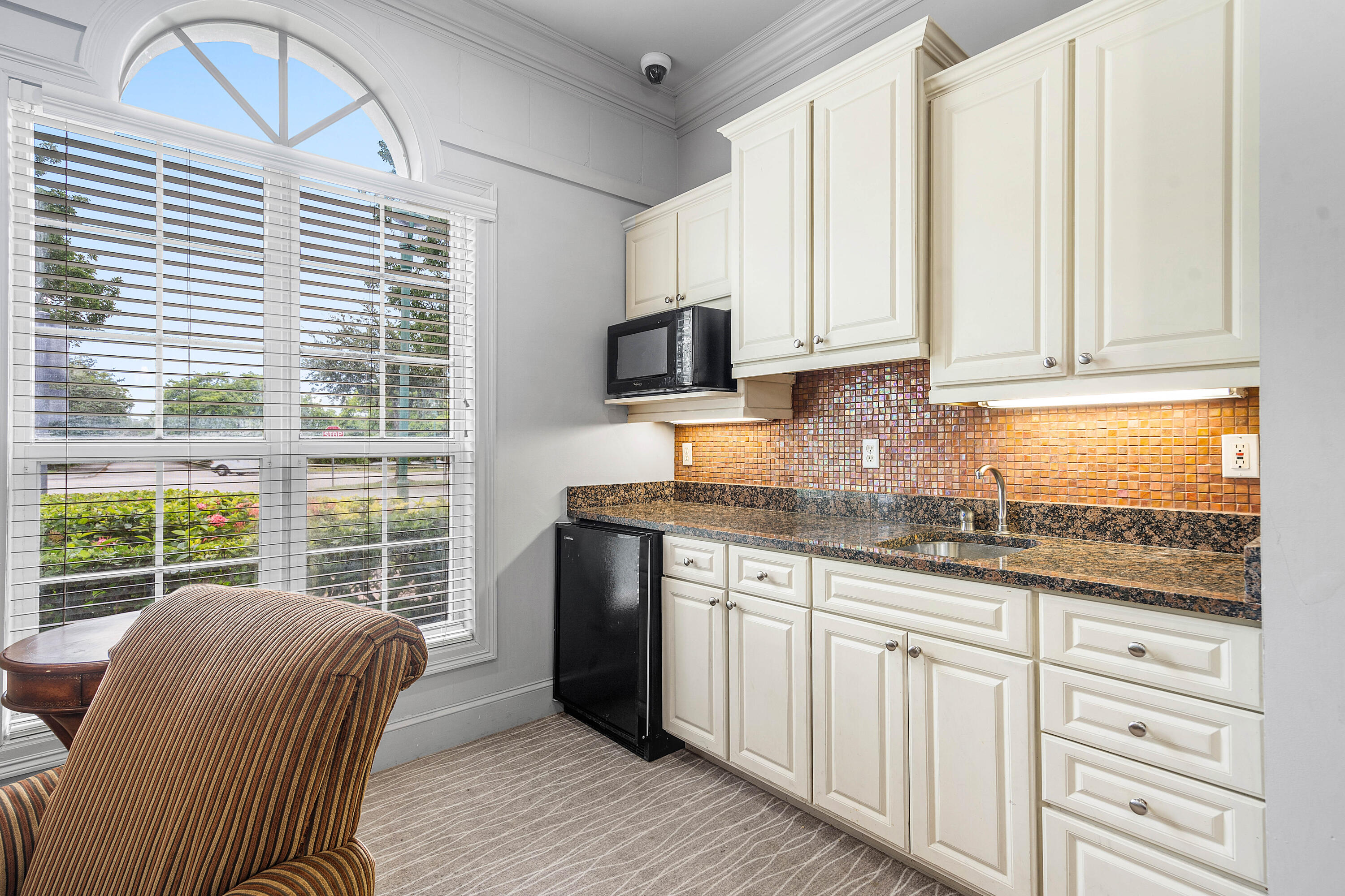 2052 Alta Meadows Lane