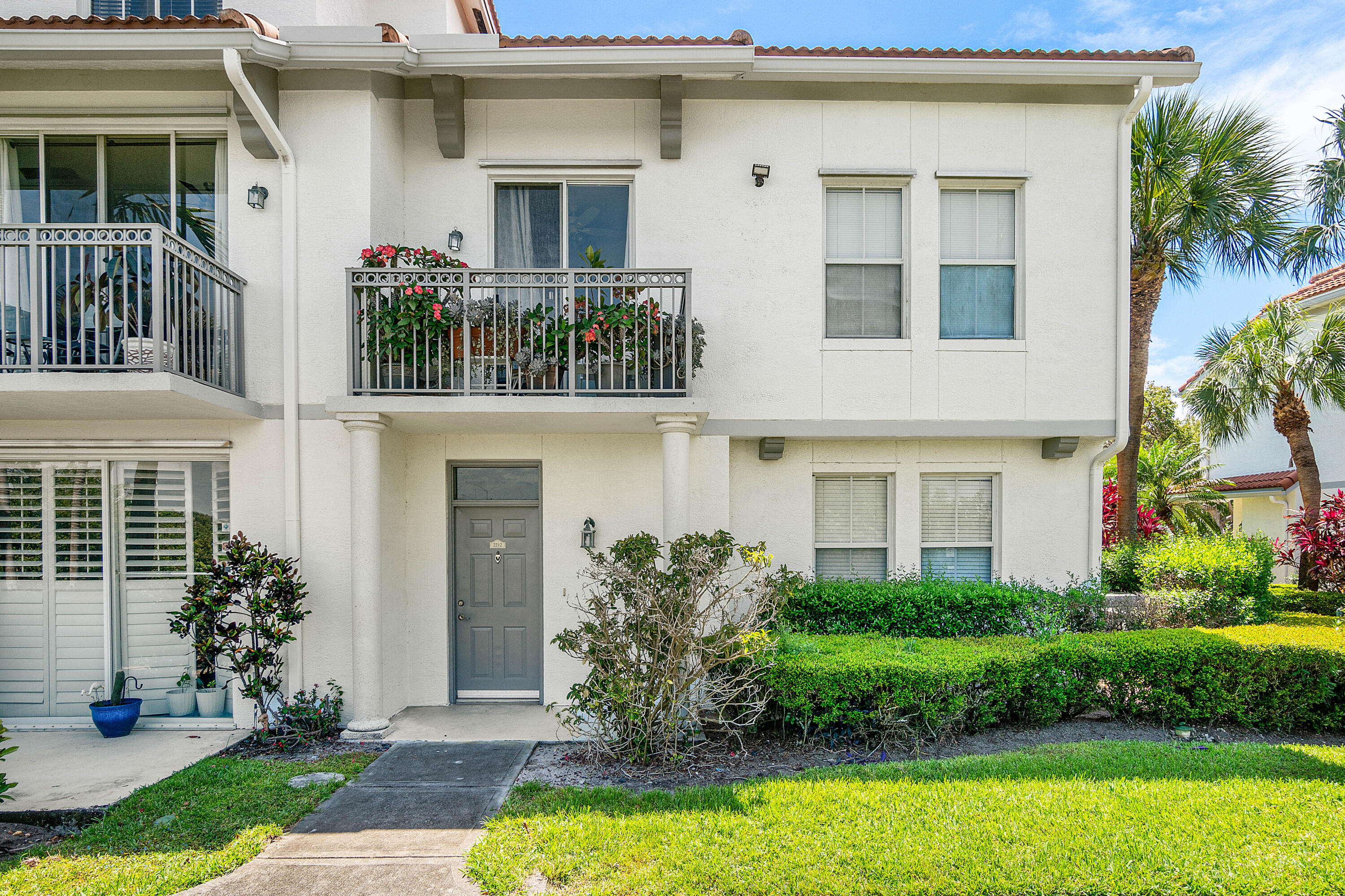 2052 Alta Meadows Lane
