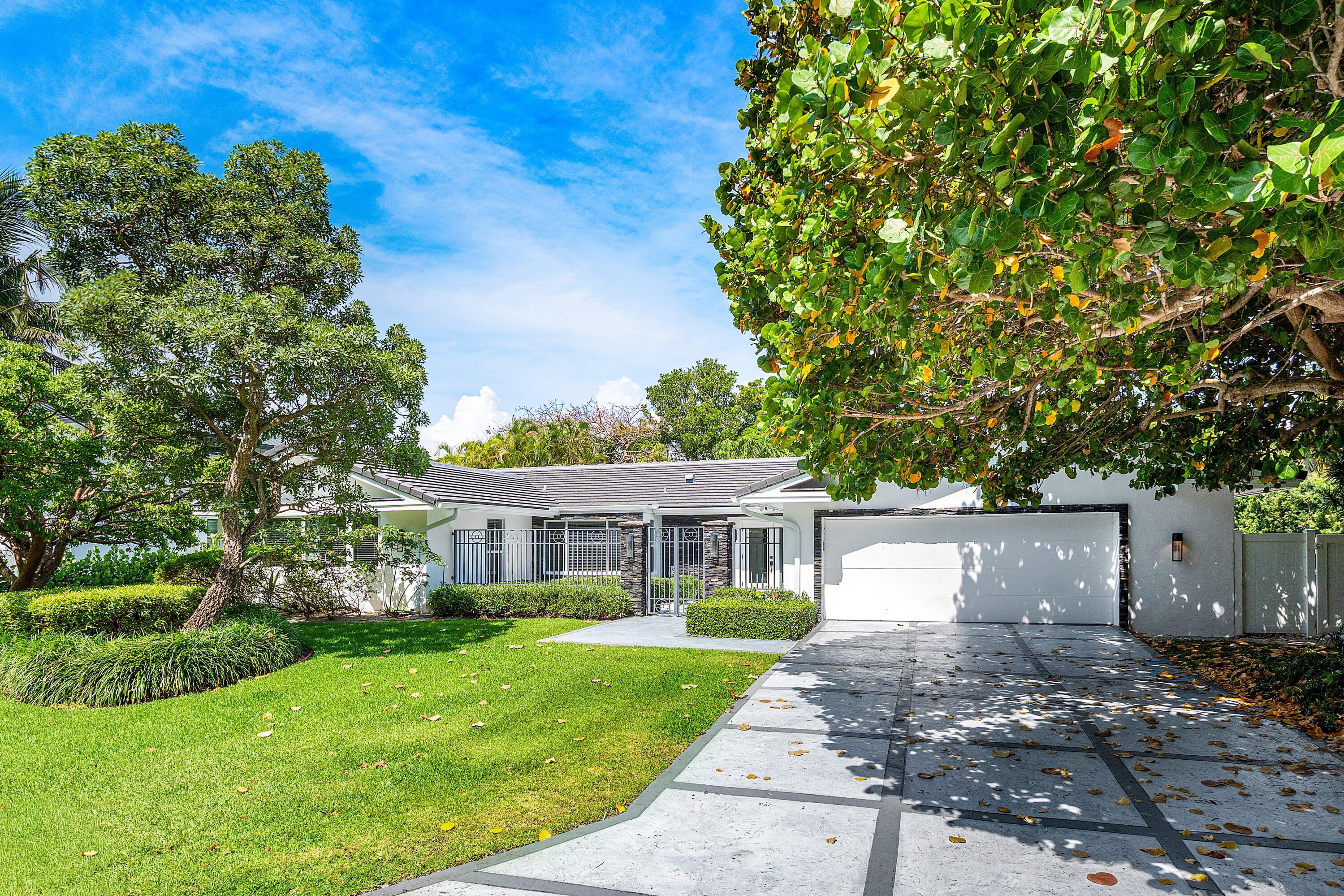 2401 Banyan Road