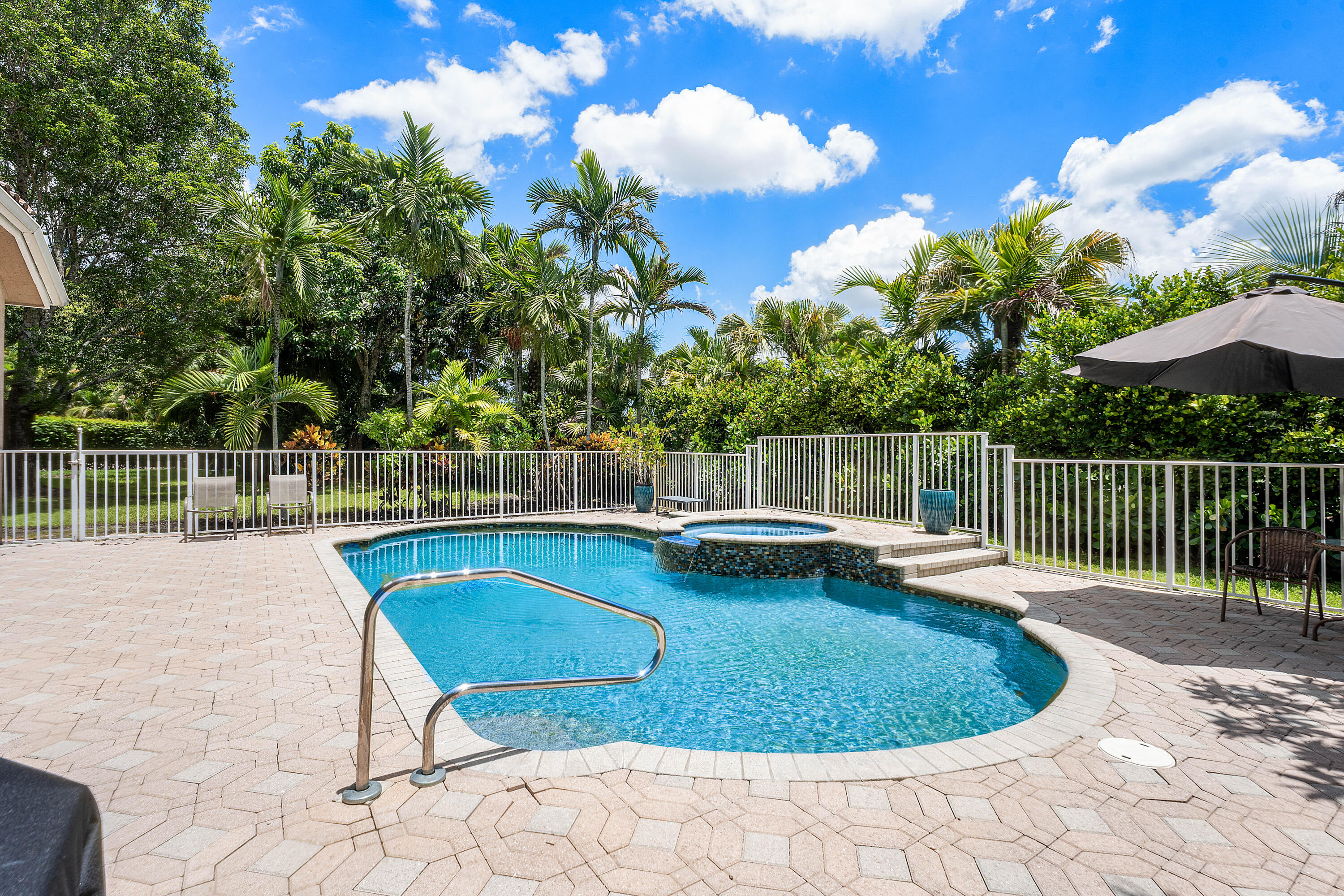 911 Forest Glen Lane