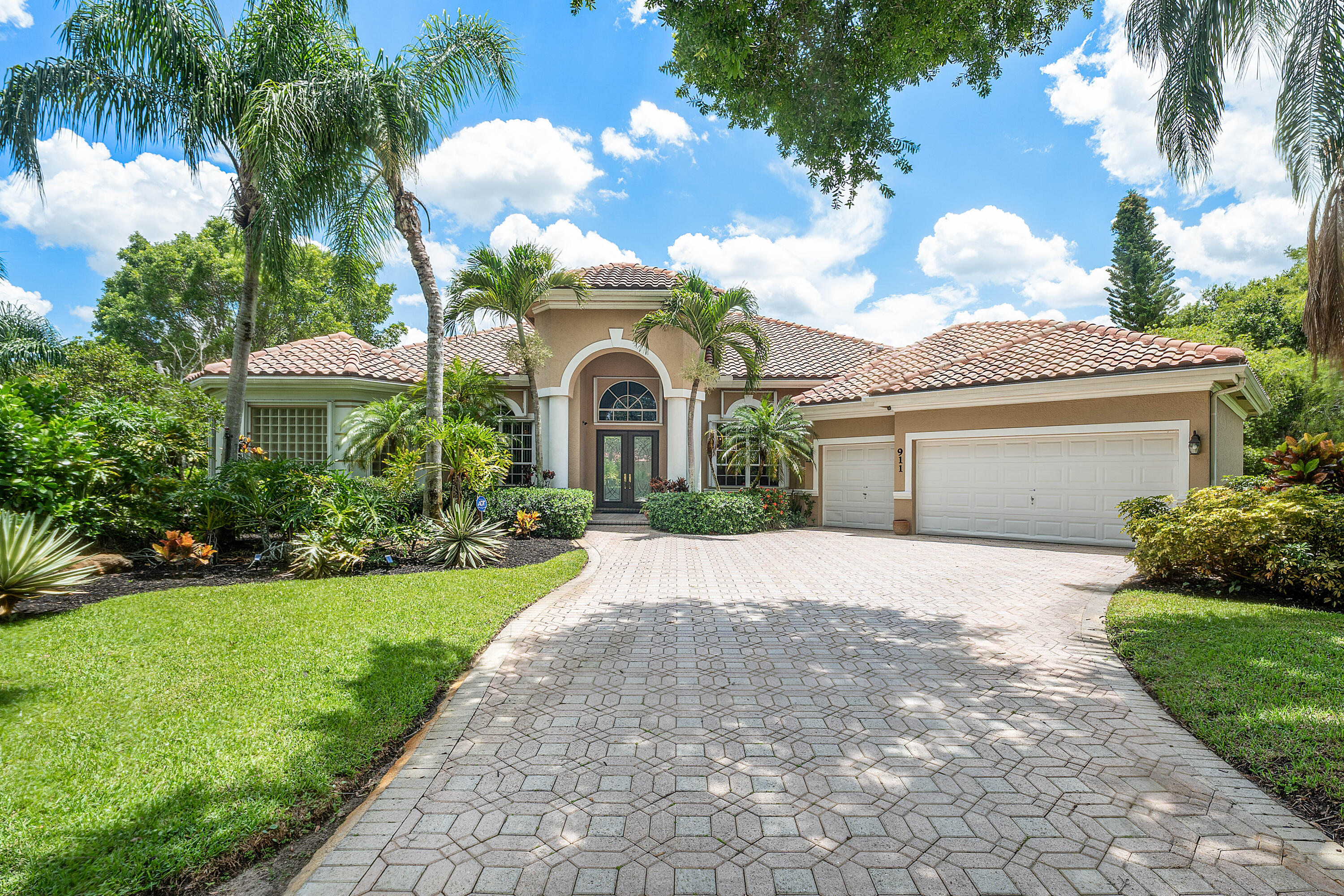 911 Forest Glen Lane
