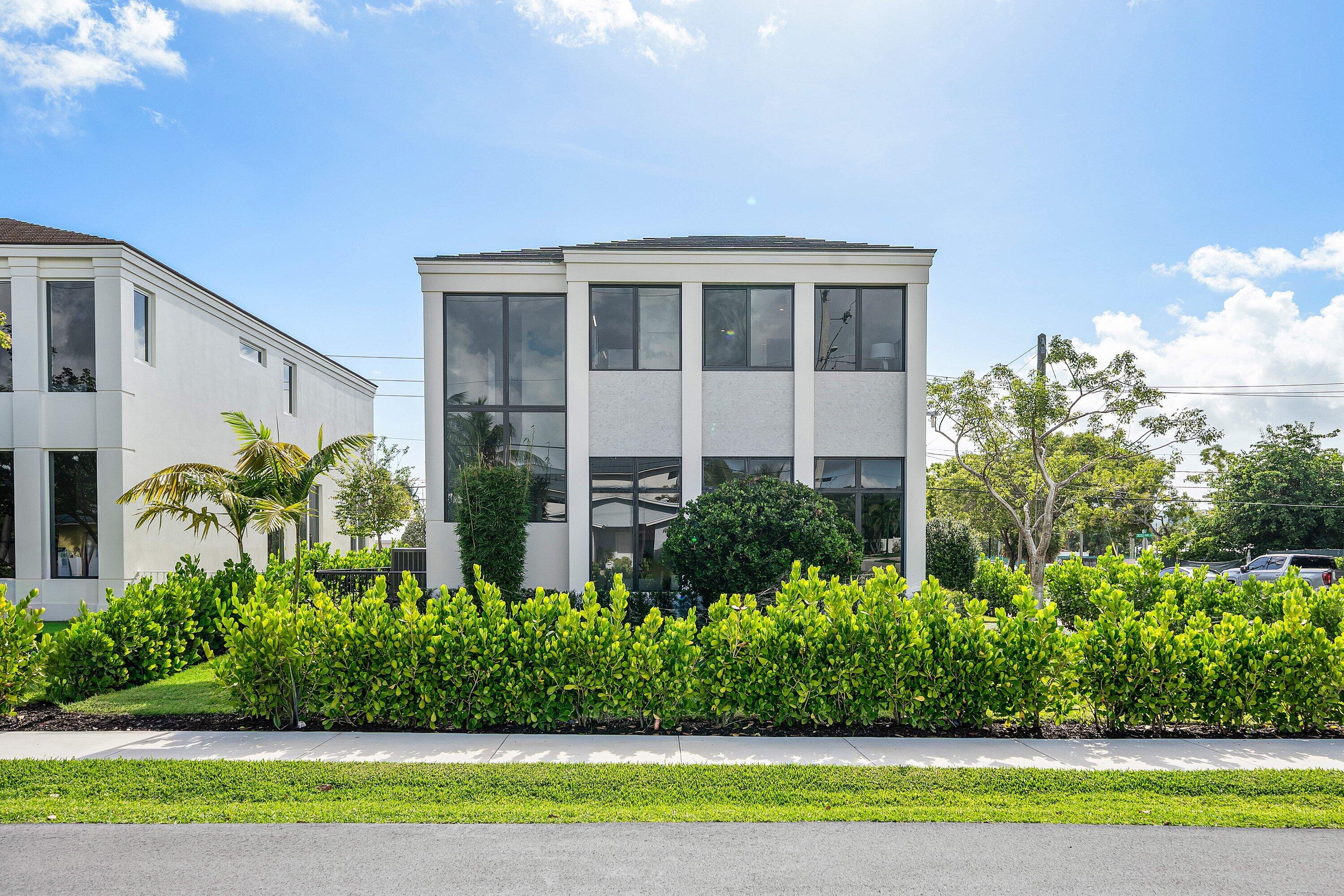 521 SE 4TH Avenue