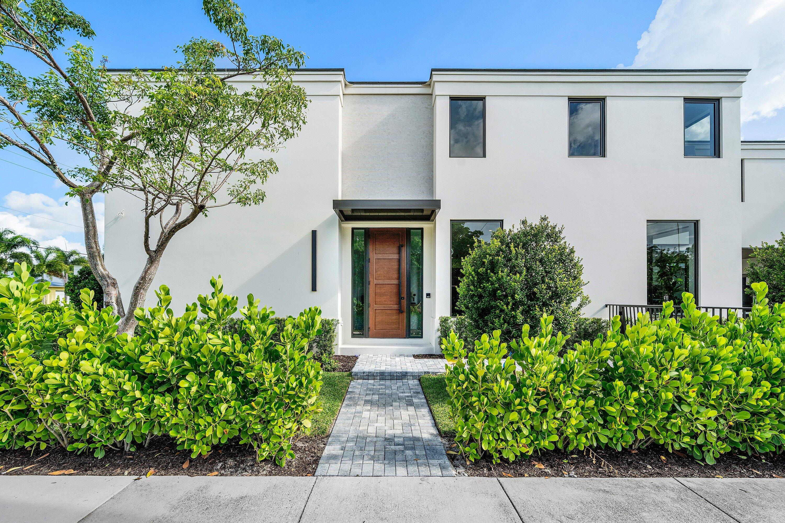 521 SE 4TH Avenue