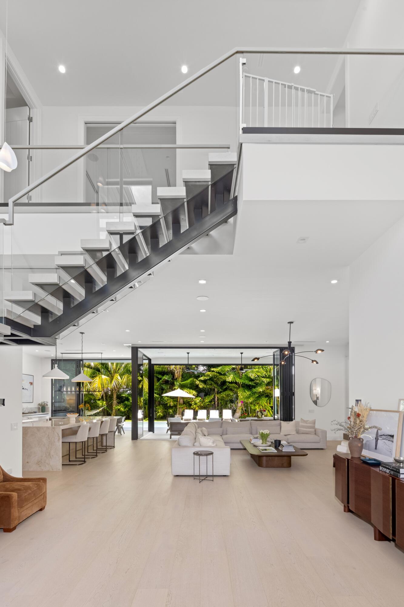 735 W Fern Drive