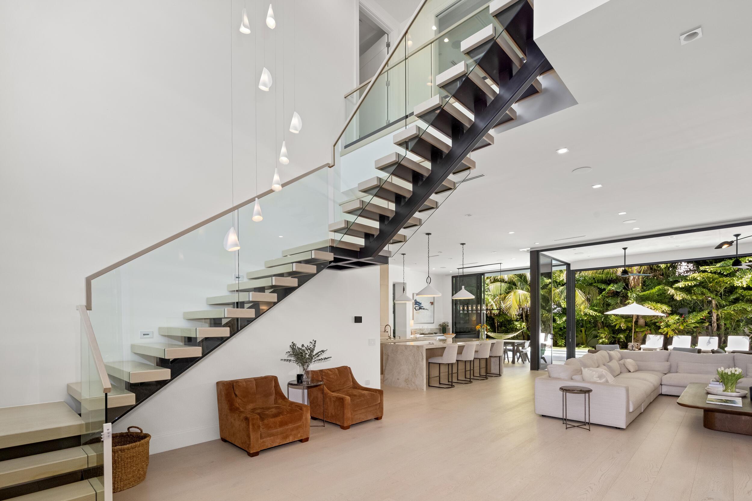 735 W Fern Drive