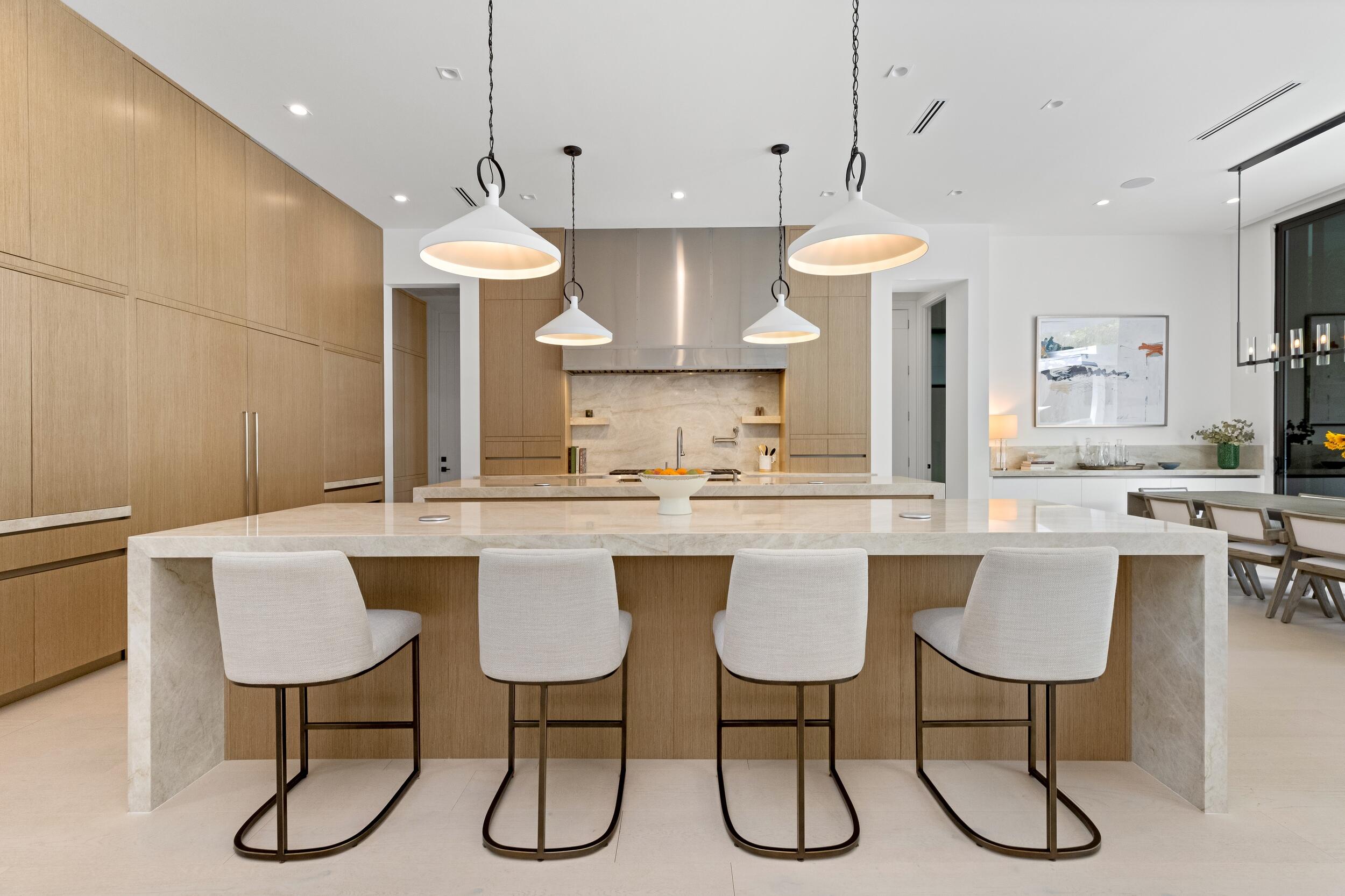 735 W Fern Drive