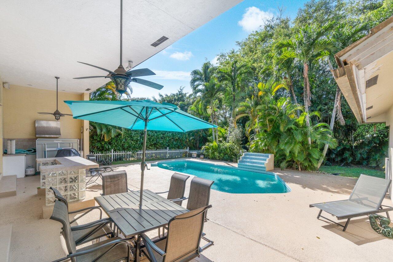 959 Parkside Circle N