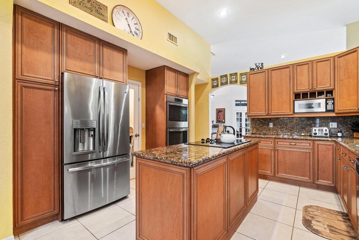 959 Parkside Circle N