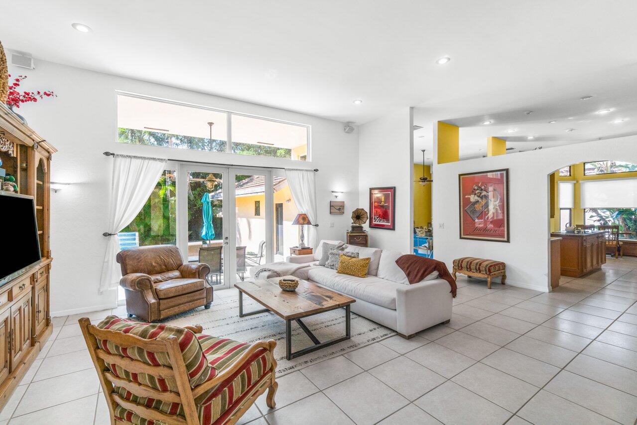 959 Parkside Circle N