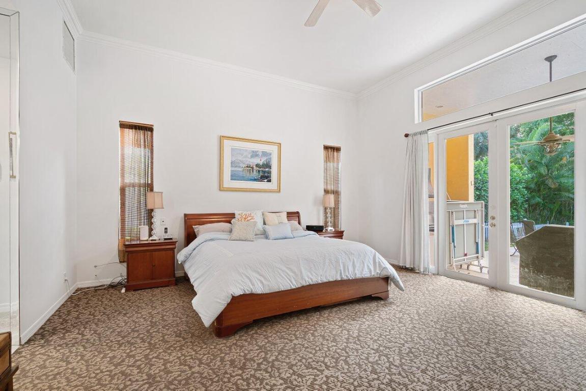 959 Parkside Circle N