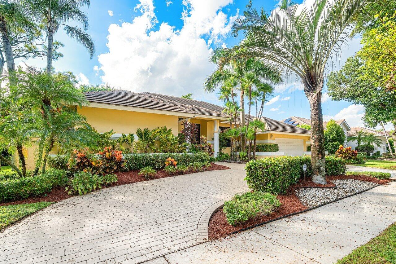 959 Parkside Circle N