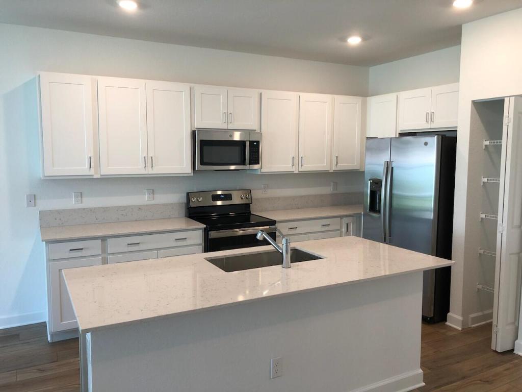 696 SE Lake Falls Street