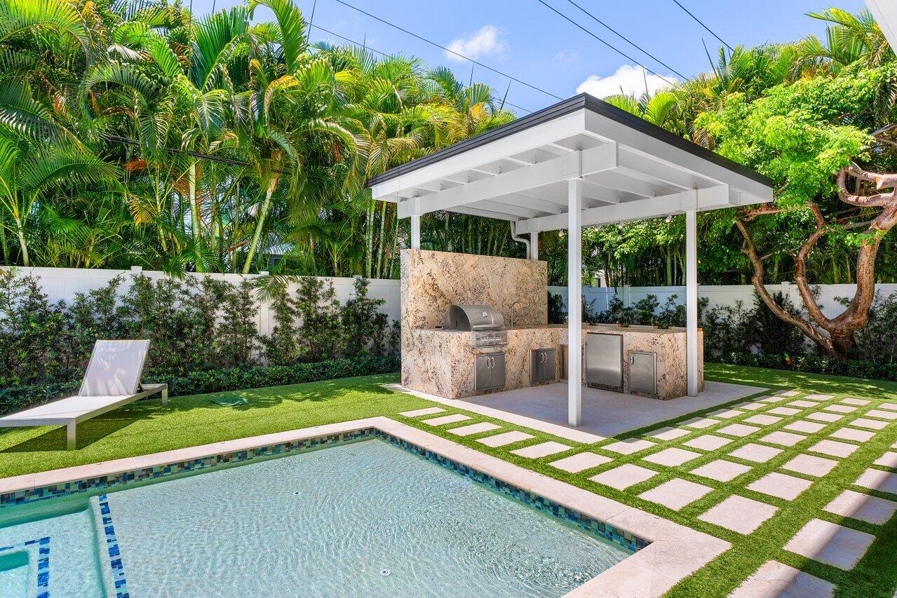 464 NE 7th Street