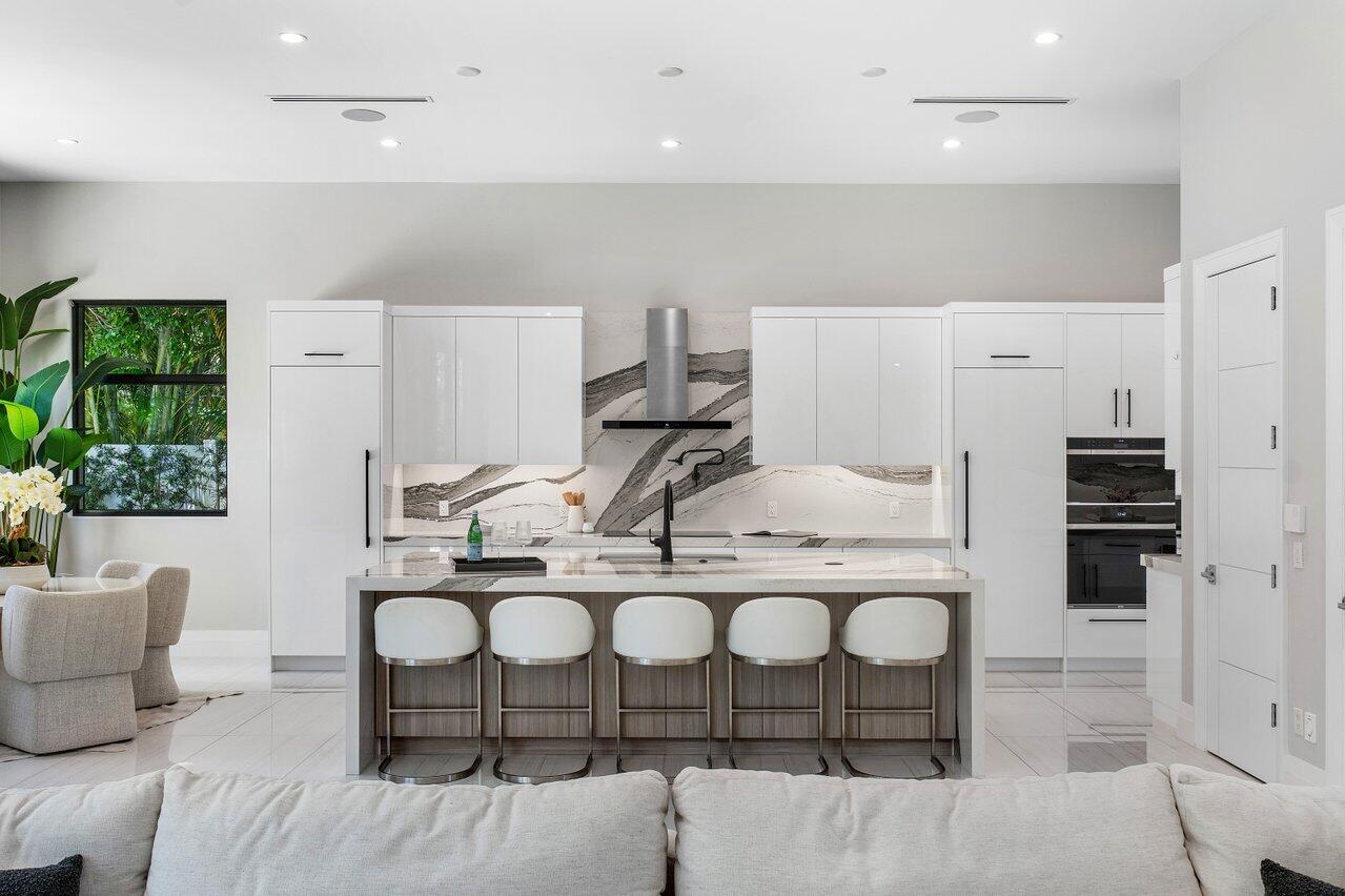 464 NE 7th Street