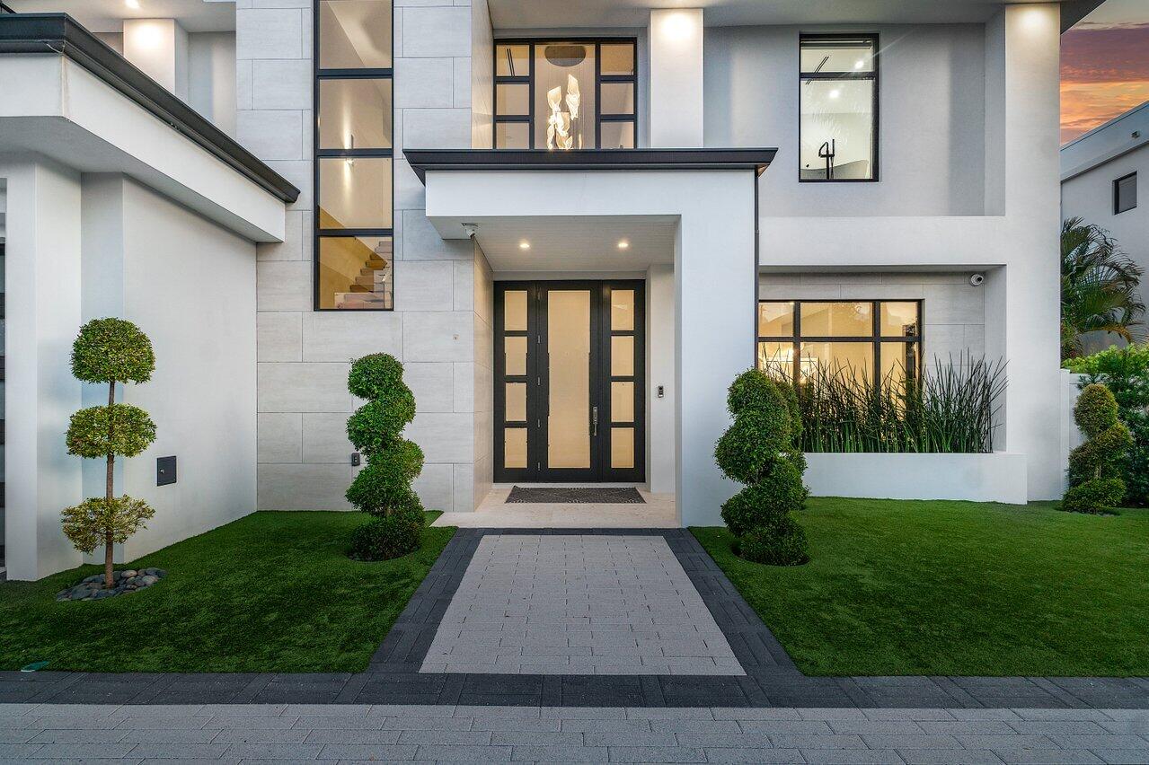 464 NE 7th Street