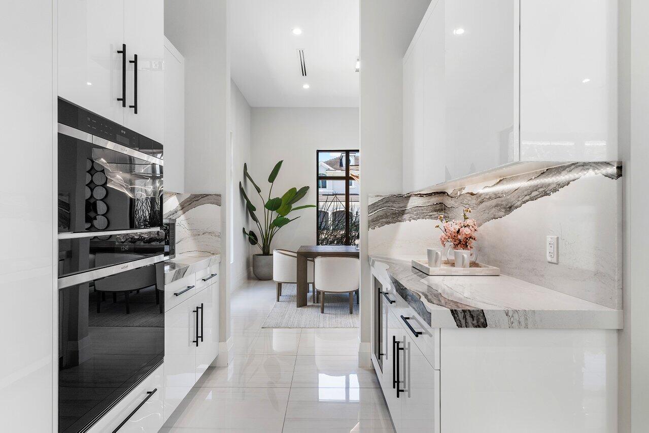 464 NE 7th Street