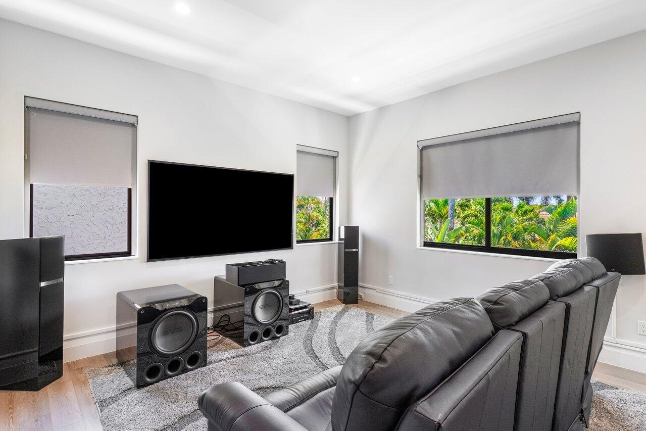 464 NE 7th Street