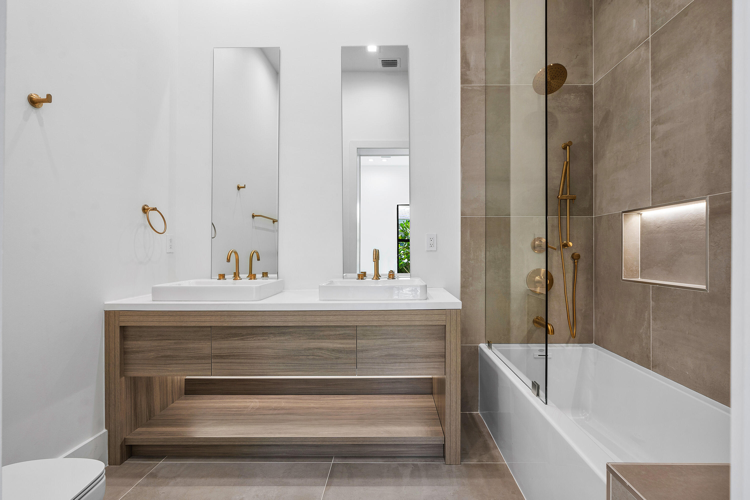 2 NW 24th Court
